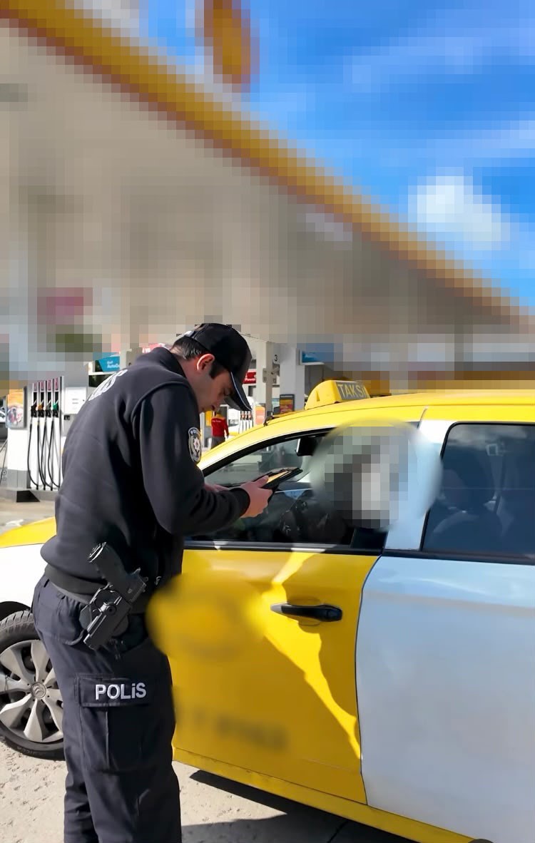 ISPARTA’DA POLİS EKİPLERİNCE GERÇEKLEŞTİRİLEN DENETİMLERDE 28 BİNDEN FAZLA KİŞİ SORGULANIRKEN, ÇEŞİTLİ SUÇLARDAN ARANAN 40 KİŞİ YAKALANDI.