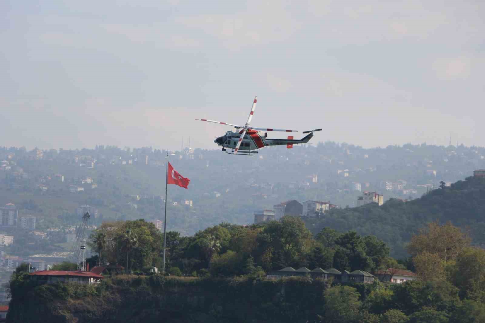 KARADENİZ'DE PALAMUT AVININ YOĞUNLAŞMASIYLA BİRLİKTE BALIKÇI TEKNELERİNİN HAREKETLİLİĞİ ARTARKEN, SAHİL GÜVENLİK DOĞU KARADENİZ GRUP KOMUTANLIĞI EKİPLERİ DENETİMLERİNİ KARADAN, HAVADAN VE DENİZDEN SÜRDÜRÜYOR.
