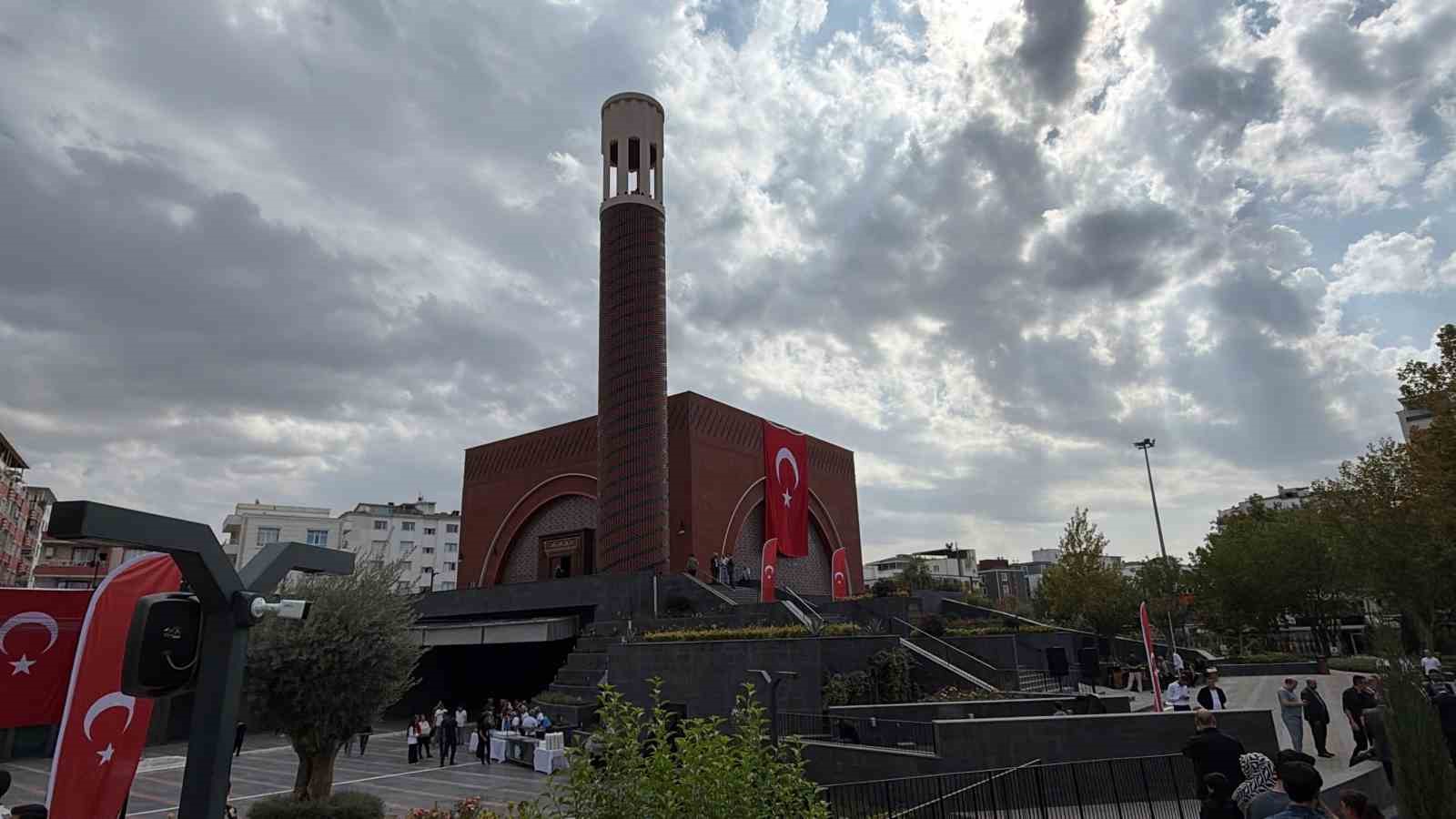 İÇİŞLERİ BAKANI MUSTAFA ÇİFTÇİ, BATMAN’DA KARDEŞLİK KÜLLİYESİ CAMİSİ’NİN AÇILIŞINA KATILDI.