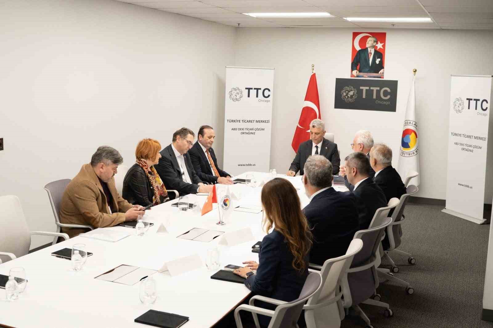 TİCARET BAKANI ÖMER BOLAT, "2025 YILINDA 38,5 MİLYAR DOLAR OLAN DIŞ TİCARET HACMİMİZİN, 2026 YILI SONUNDA YÜZDE 10 CİVARINDA ARTIŞLA 42-43 MİLYAR DOLAR SEVİYESİNE, 2028 YILI SONUNDA İSE 50 MİLYAR DOLARA ULAŞMASINI ÖNGÖRÜYORUZ" DEDİ.