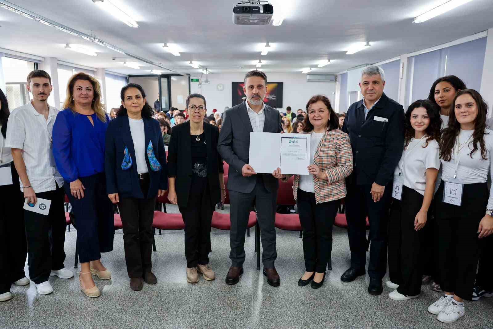 BURSA BÜYÜKŞEHİR BELEDİYE BAŞKAN VEKİLİ ŞAHİN BİBA, MEZUNU OLDUĞU BURSA ULUDAĞ ÜNİVERSİTESİ (BUÜ) MİMARLIK FAKÜLTESİ’NDE GENÇLERE TAVSİYELERDE BULUNDU: “ÖNÜNÜZ AYDINLIK”