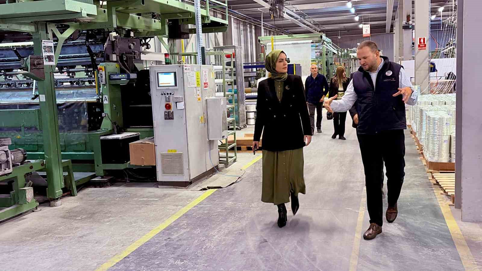 MANİSA ÇALIŞMA VE İŞ KURUMU İL MÜDÜRLÜĞÜ, 2026 YILININ İLK 9 AYINDA BELİRLENEN HEDEF KRİTERLERİNE GÖRE İŞE YERLEŞTİRMEDE TÜRKİYE GENELİNDE 2’NCİ SIRADA YER ALDI. BU DÖNEMDE 27 BİN 335 KİŞİNİN İŞE YERLEŞTİRİLMESİNE ARACILIK EDİLİRKEN, 9 BİN 654 İŞYERİ ZİYARET EDİLDİĞİ VE İŞ ARAYANLARLA 64 BİN 173 BİREYSEL GÖRÜŞME GERÇEKLEŞTİRİLDİĞİ ÖĞRENİLDİ.