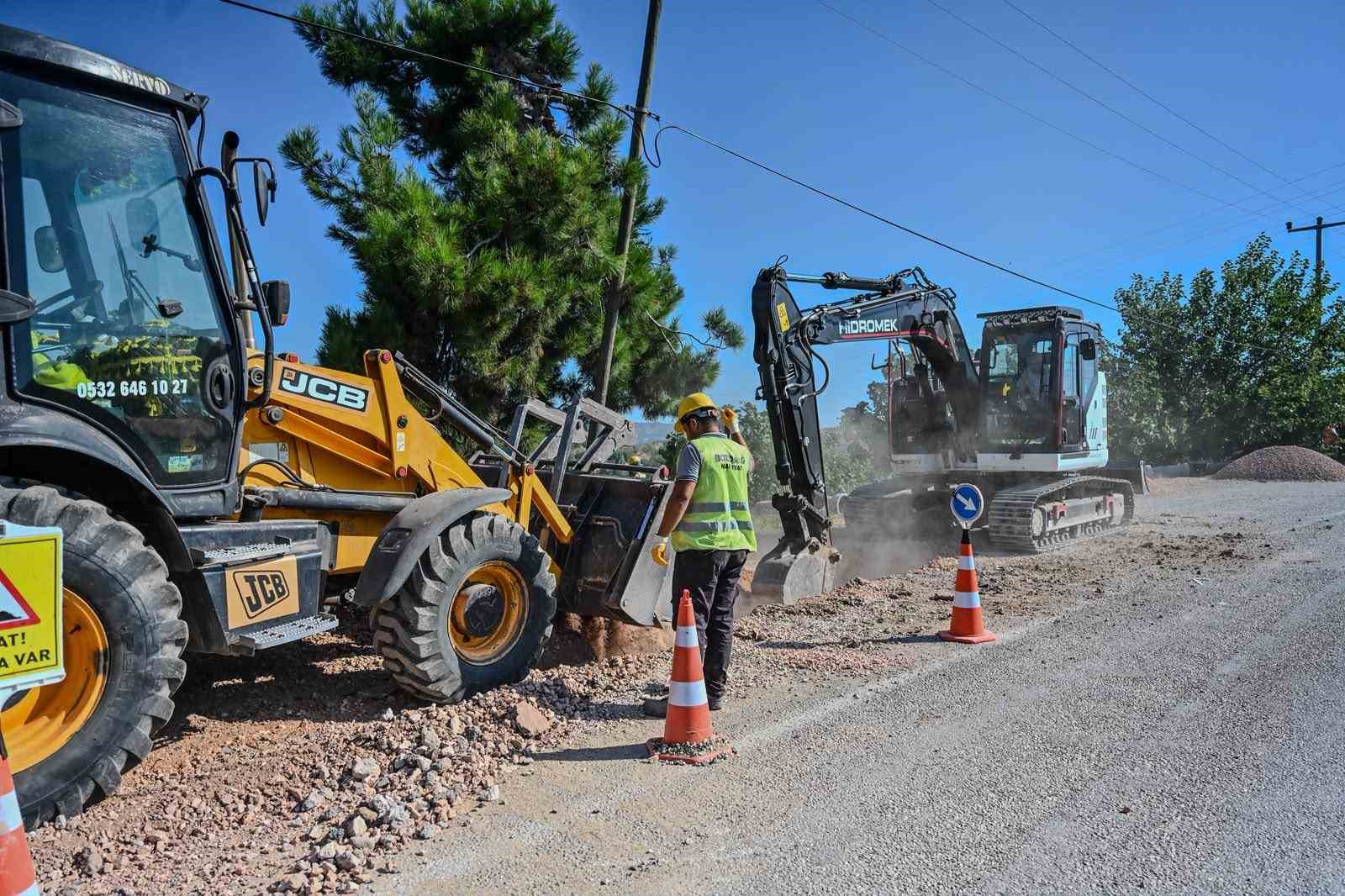 BURSA BÜYÜKŞEHİR BELEDİYESİ, İL GENELİNDE SÜRDÜRDÜĞÜ ALTYAPI AĞINI GÜÇLENDİRME ÇALIŞMALARI KAPSAMINDA OSMANGAZİ İLÇESİNDEKİ YENİ YERLEŞİM BÖLGELERİNDE KANALİZASYON İMALATINA BAŞLADI.