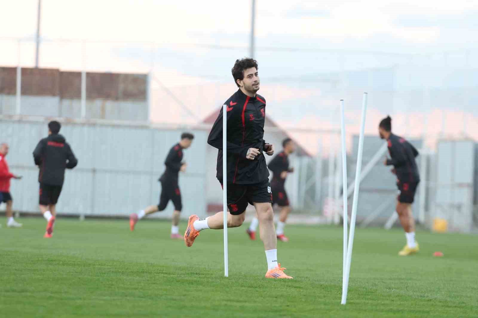 EKENLER BETON SİVASSPOR, TRENDYOL 1. LİG’İN 9. HAFTASINDA SAHASINDA KARŞILAŞACAĞI PENDİKSPOR MAÇI HAZIRLIKLARINA BAŞLADI.