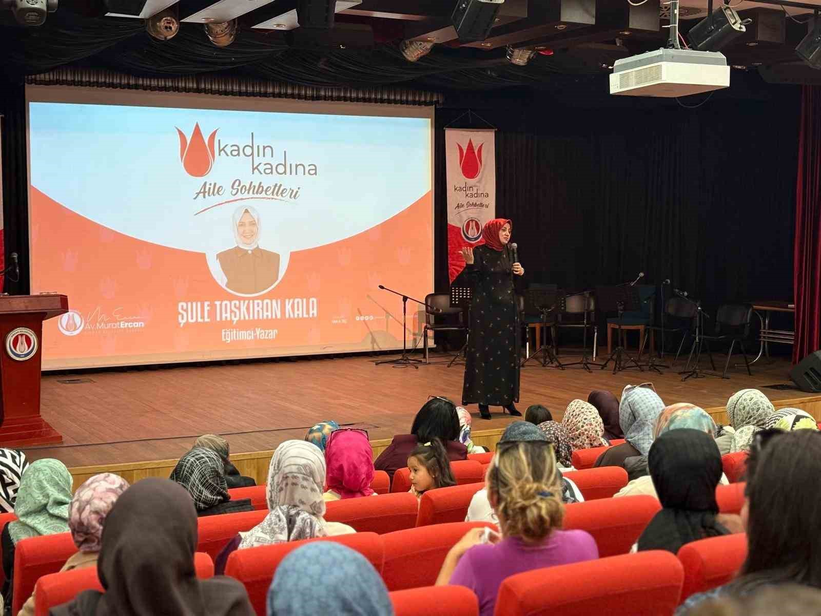 SİNCAN BELEDİYESİ, KADIN KADINA AİLE SOHBETLERİ PROGRAMI İLE ALANINDA UZMAN, BİRBİRİNDEN DEĞERLİ İSİMLERİ SİNCANLI HANIMLARLA BULUŞTURMAYI SÜRDÜRÜYOR. LALE KONFERANS SALONU'NDA GERÇEKLEŞEN PROGRAMIN BU AYKİ KONUĞU EĞİTİMCİ VE YAZAR ŞULE TAŞKIRAN KALA OLDU.