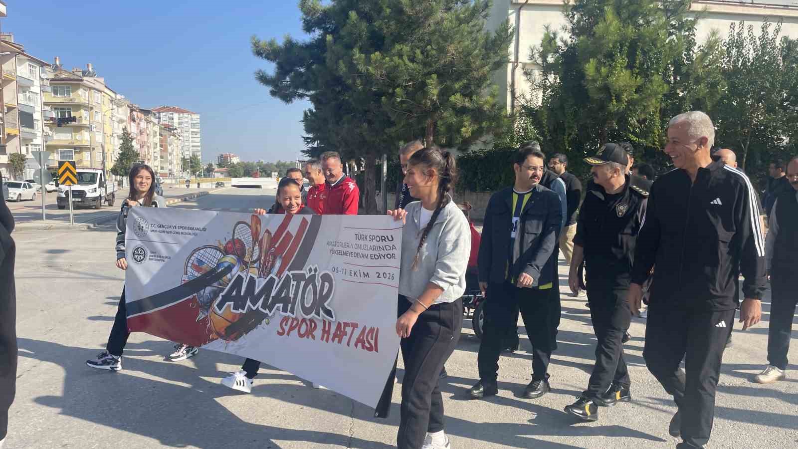 GENÇLİK VE SPOR BAKANLIĞI İLE TÜRKİYE AMATÖR SPOR KULÜPLERİ KONFEDERASYONU TARAFINDAN HER YIL GELENEKSEL OLARAK DÜZENLENEN AMATÖR SPOR HAFTASI ETKİNLİKLERİ KARAMAN'DA KORTEJ YÜRÜYÜŞÜYLE BAŞLADI.