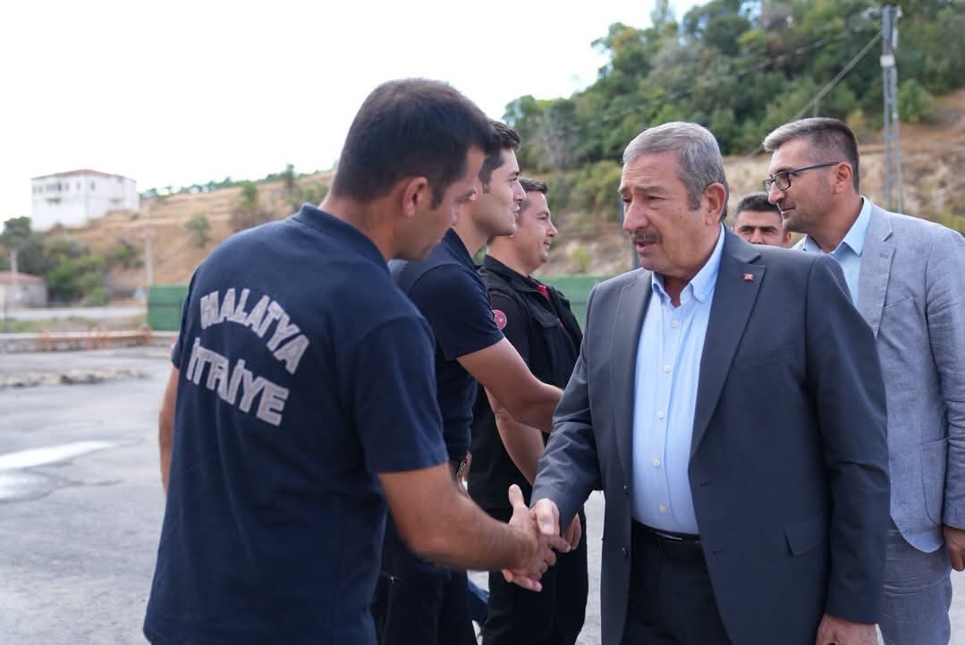 DARENDE’DE İTFAİYE PERSONELİNE İTFAİYE HAFTASI ZİYARETİ