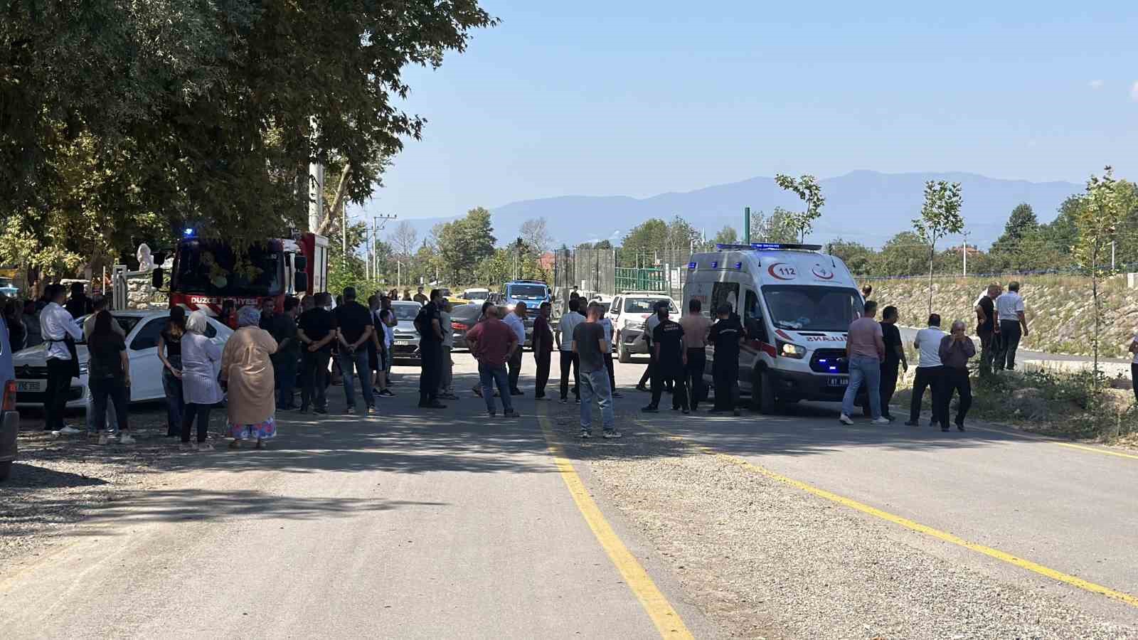 DÜZCE BELEDİYESİ SU REGÜLATÖRLERİNİN BULUNDUĞU UĞUR SUYU’NDA SERİNLEMEK İÇİN SUYA GİREN 12 YAŞINDA Kİ ÇOCUK EKİPLERİN 20 DAKİKALIK KALP MASAJI İLE HAYATA DÖNDÜ.