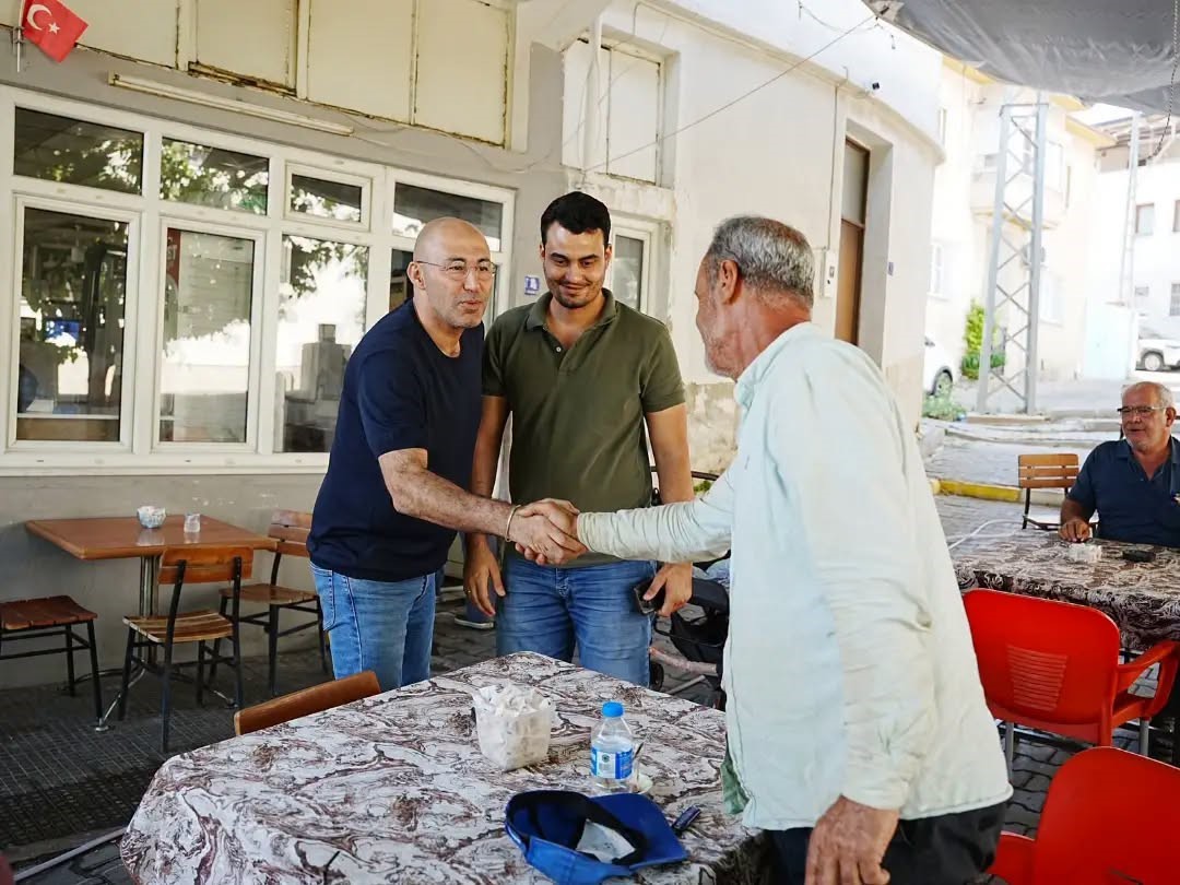 AYDIN’IN GERMENCİK İLÇESİNDE MURSALLI MAHALLESİ’NE KAZANDIRILAN KAPALI PAZAR YERİ HİZMETE GİRERKEN, BELEDİYE BAŞKANI BURAK ZENCİRCİ BÖLGEDE İNCELEMELERDE BULUNARAK PAZARCI ESNAFINI ZİYARET ETTİ.