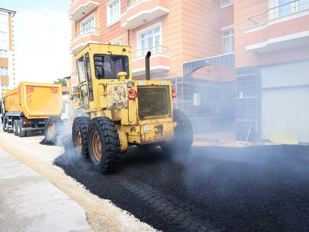 ALACA BELEDİYESİ TARAFINDAN SICAK ASFALT ÇALIŞMALARI TAMAMLANAN SOKAK VATANDAŞLARIN HİZMETİNE AÇILDI.