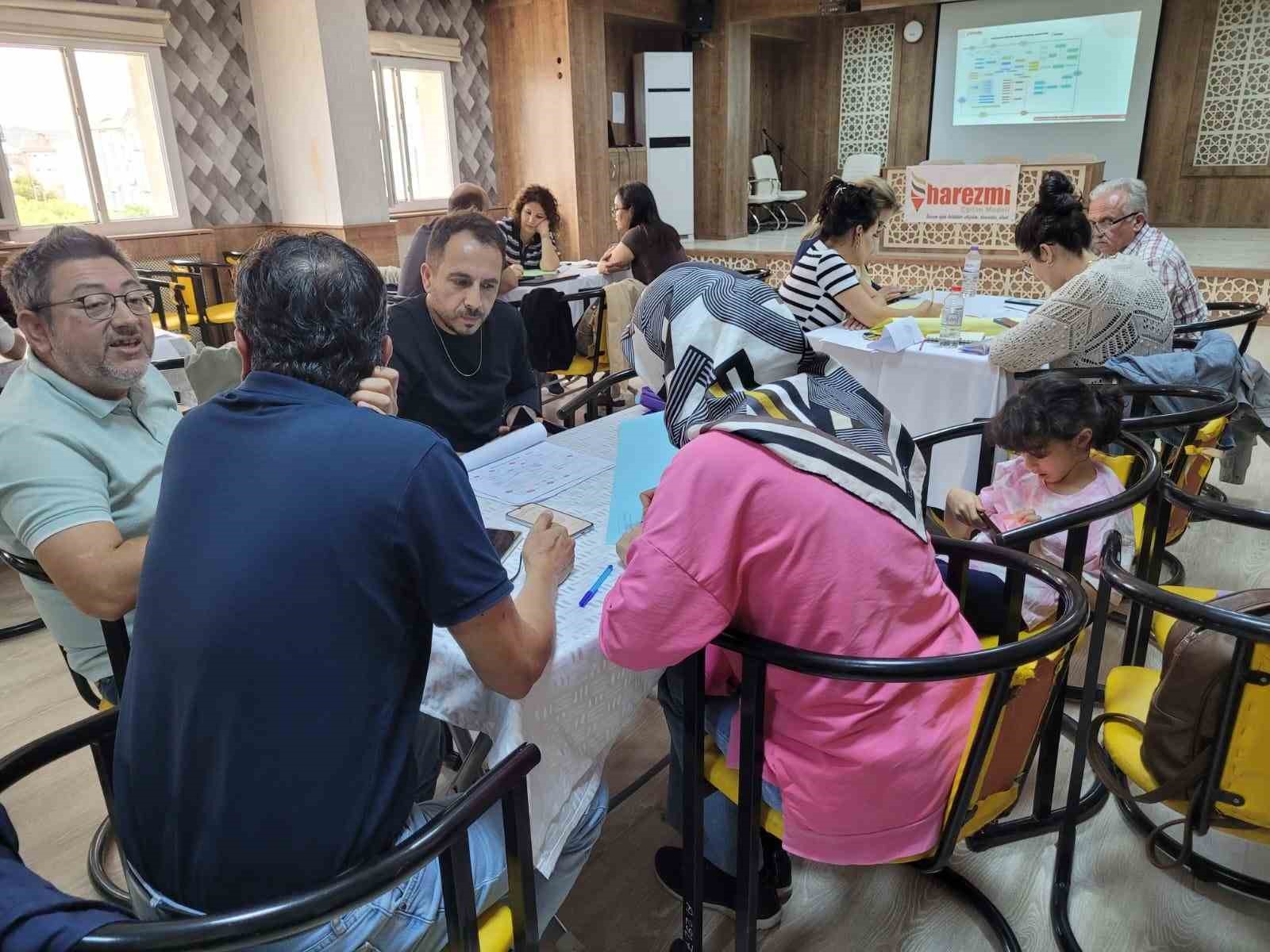 HAREZMİ EĞİTİMİNE KATILANLAR