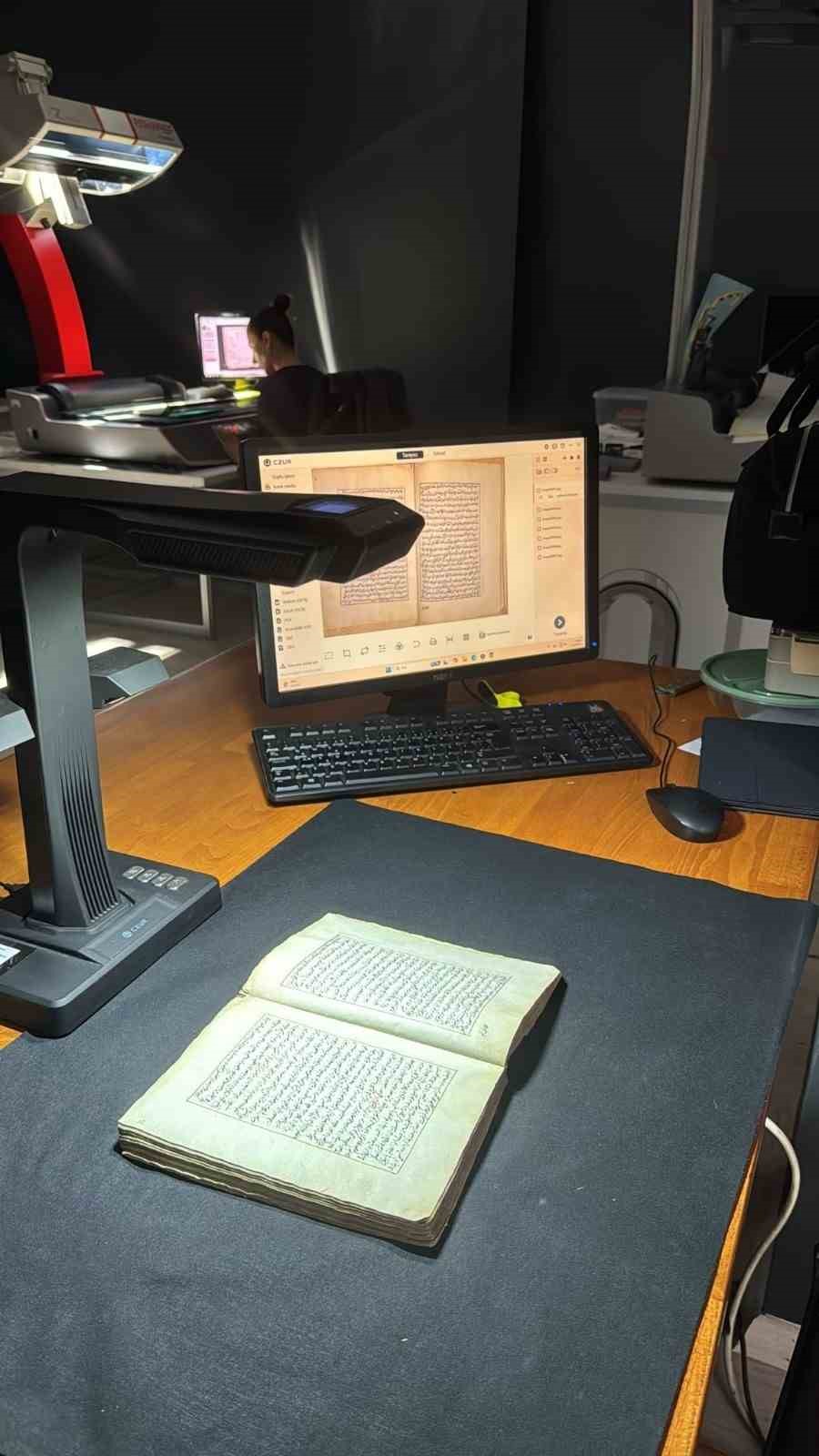 KÜLTÜR VE TURİZM BAKANI MEHMET NURİ ERSOY, YÜZLERCE YILLIK İLİM, KÜLTÜR VE DÜŞÜNCE MİRASININ ULUSLARARASI STANDARTLARDA DİJİTALLEŞTİRİLEREK DÜNYANIN DÖRT BİR YANINDAKİ ARAŞTIRMACILARIN VE MERAKLILARIN ERİŞİMİNE SUNULDUĞUNU BİLDİRDİ.