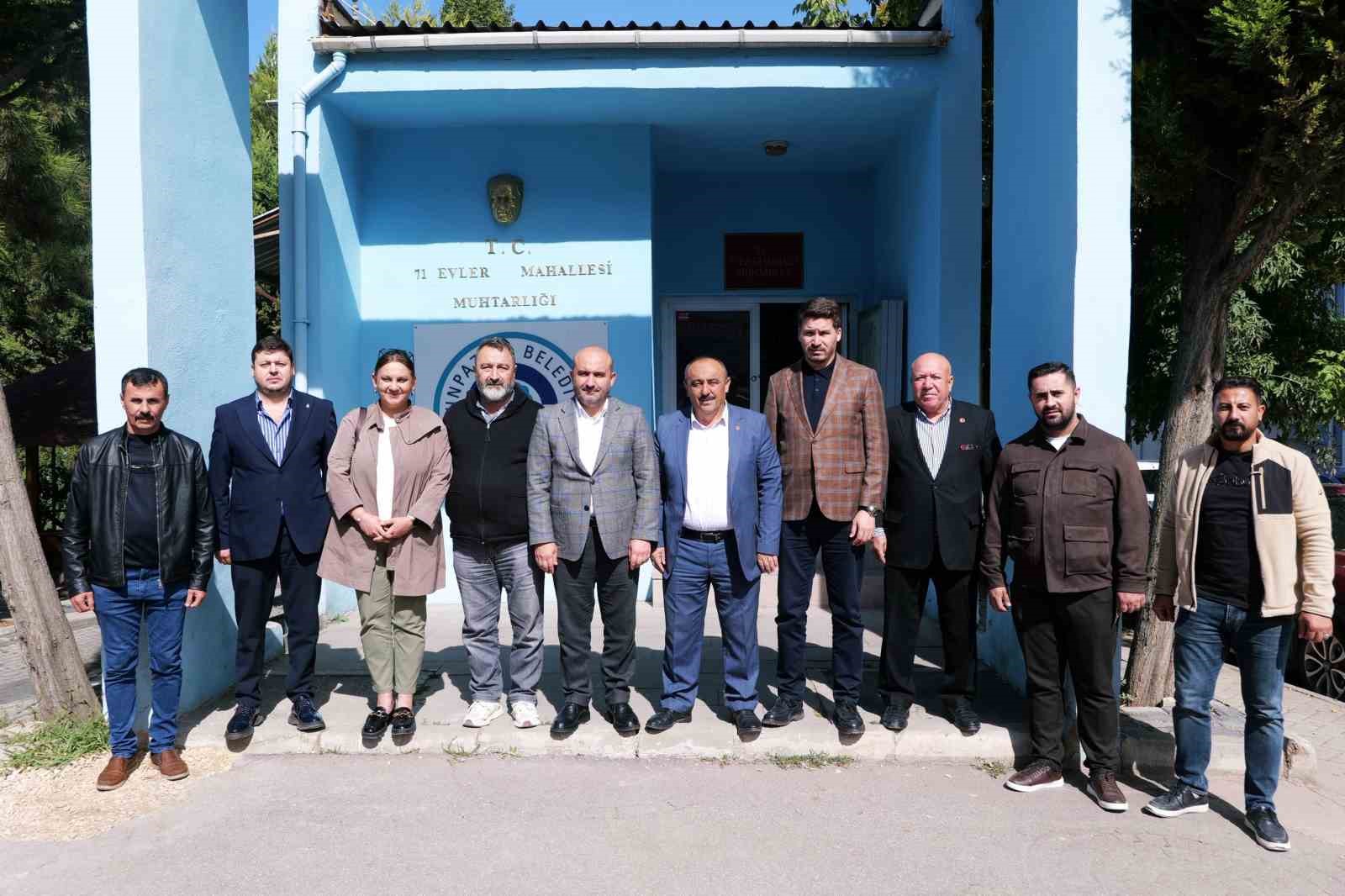 AK PARTİ ESKİŞEHİR İL BAŞKANI GÜRHAN ALBAYRAK, ODUNPAZARI İLÇESİNDEKİ MAHALLE MUHTARLARINI ZİYARET ETTİ.