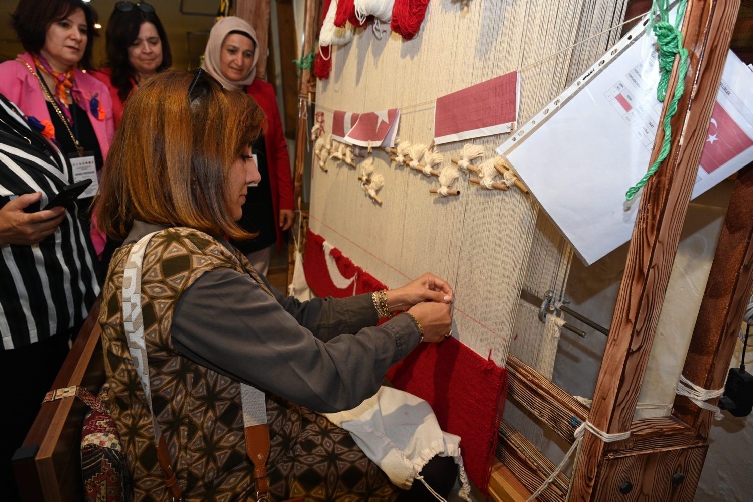 KADIN MUHTARLAR, PROF. DR. TURAN YAZGAN ETNOGRAFYA HALI VE KİLİM MÜZESİ MÜZESİ'Nİ DE GEZDİ