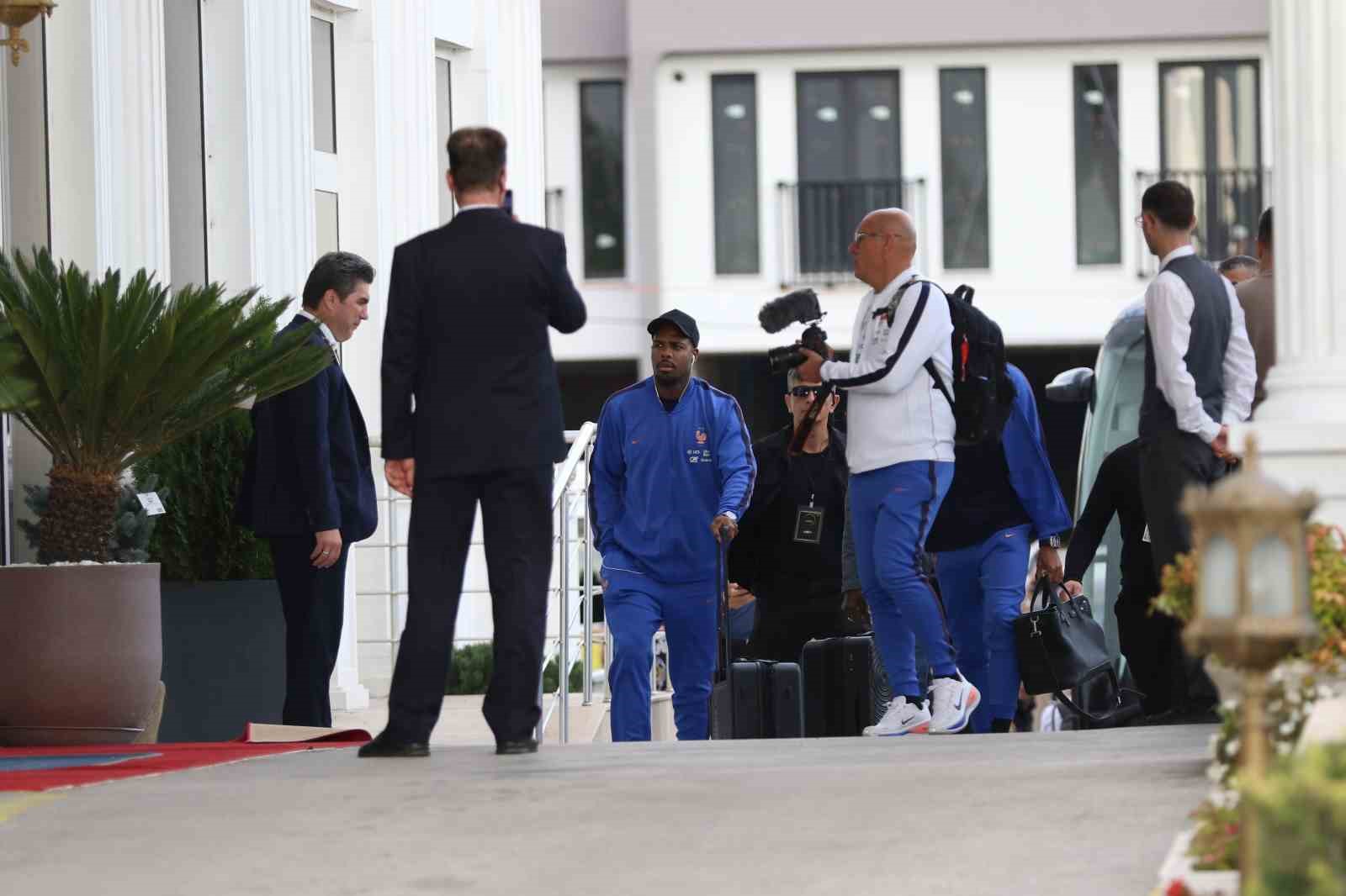 A MİLLİ FUTBOL TAKIMI'NIN, UEFA ULUSLAR A LİGİ 1. GRUP'TAKİ İLK MAÇINDA YARIN KARŞILAŞACAĞI FRANSA, YOĞUN GÜVENLİK ÖNLEMLERİ ALTINDA KOCAELİ'YE GELDİ.