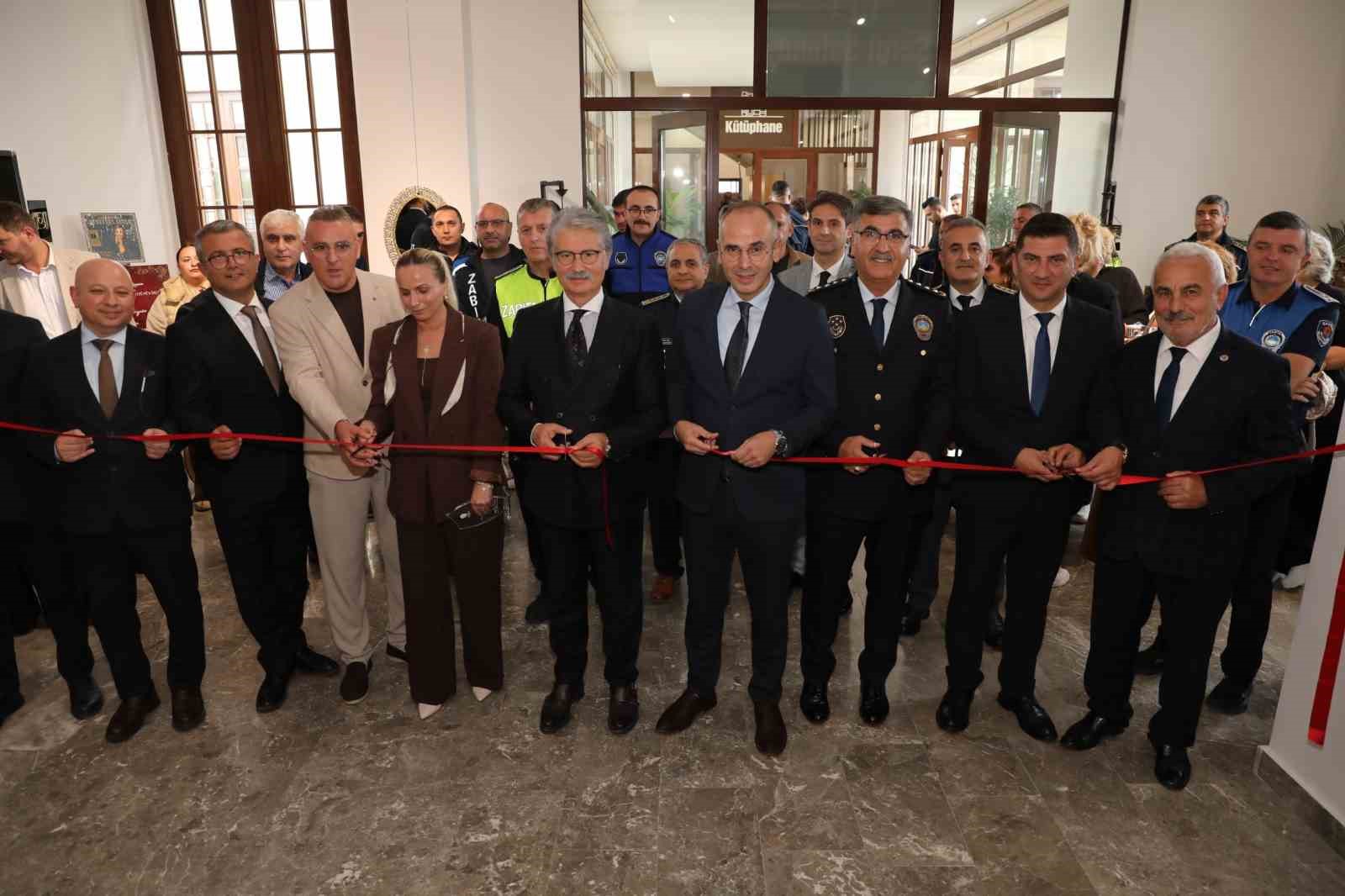 SAMSUN BÜYÜKŞEHİR BELEDİYESİ ZABITA PERSONELİ CEMAL SARI’NIN 15 YILDIR BÜYÜK BİR ÖZENLE BİRİKTİRDİĞİ ANTİKA NİTELİĞİNDEKİ EŞYALAR, “GEÇMİŞTEN GÜNÜMÜZE” ADLI SERGİYLE VATANDAŞLARLA BULUŞTU.