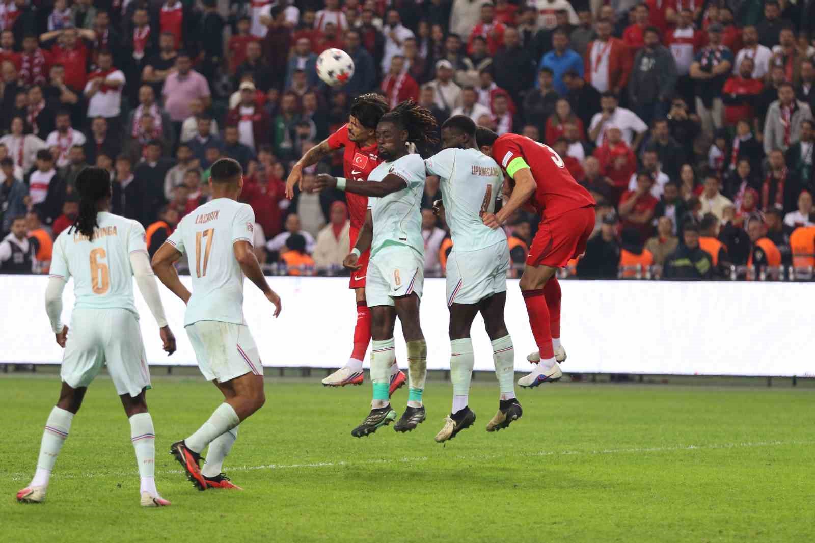 TÜRKİYE A MİLLİ FUTBOL TAKIMI, UEFA ULUSLAR A LİGİ 1. GRUP İLK MAÇINDA KOCAELİ'NDE FRANSA'YA 1-0 MAĞLUP OLDU.