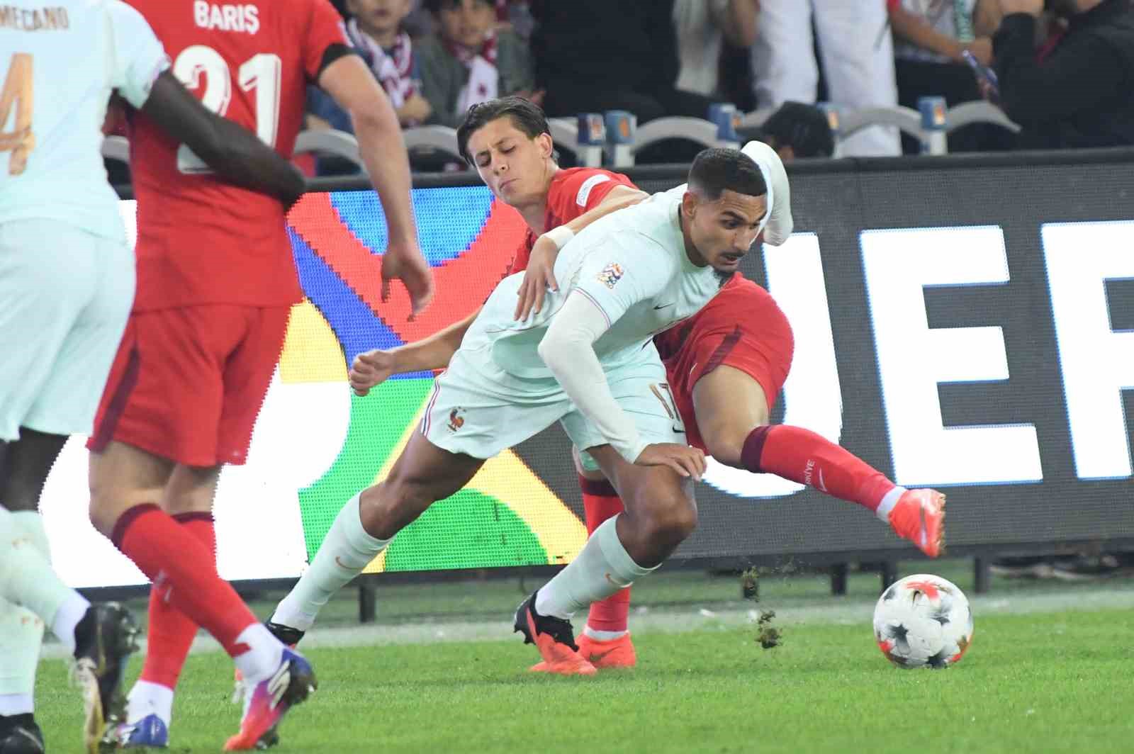 A MİLLİ FUTBOL TAKIMI, UEFA ULUSLAR A LİGİ 1. GRUP İLK MAÇINDA FRANSA İLE KOCAELİ'DE KARŞILAŞIYOR. MÜCADELENİN İLK YARISI GOLSÜZ EŞİTLİKLE TAMAMLANDI.