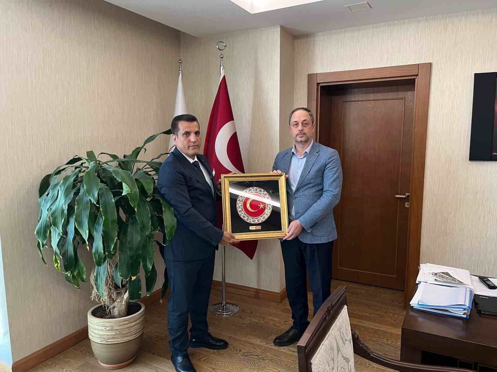 DOĞU AKDENİZ İNŞAAT MÜTEAHHİT BİRLİKLERİ FEDERASYONU (DAİMFED) KAHRAMANMARAŞ ŞUBE BAŞKANI NECMETTİN KOLCA VE YÖNETİM KURULU ÜYELERİ, YAPI İŞLERİ GENEL MÜDÜRÜ MURAT ORAL’I MAKAMINDA ZİYARET ETTİ.