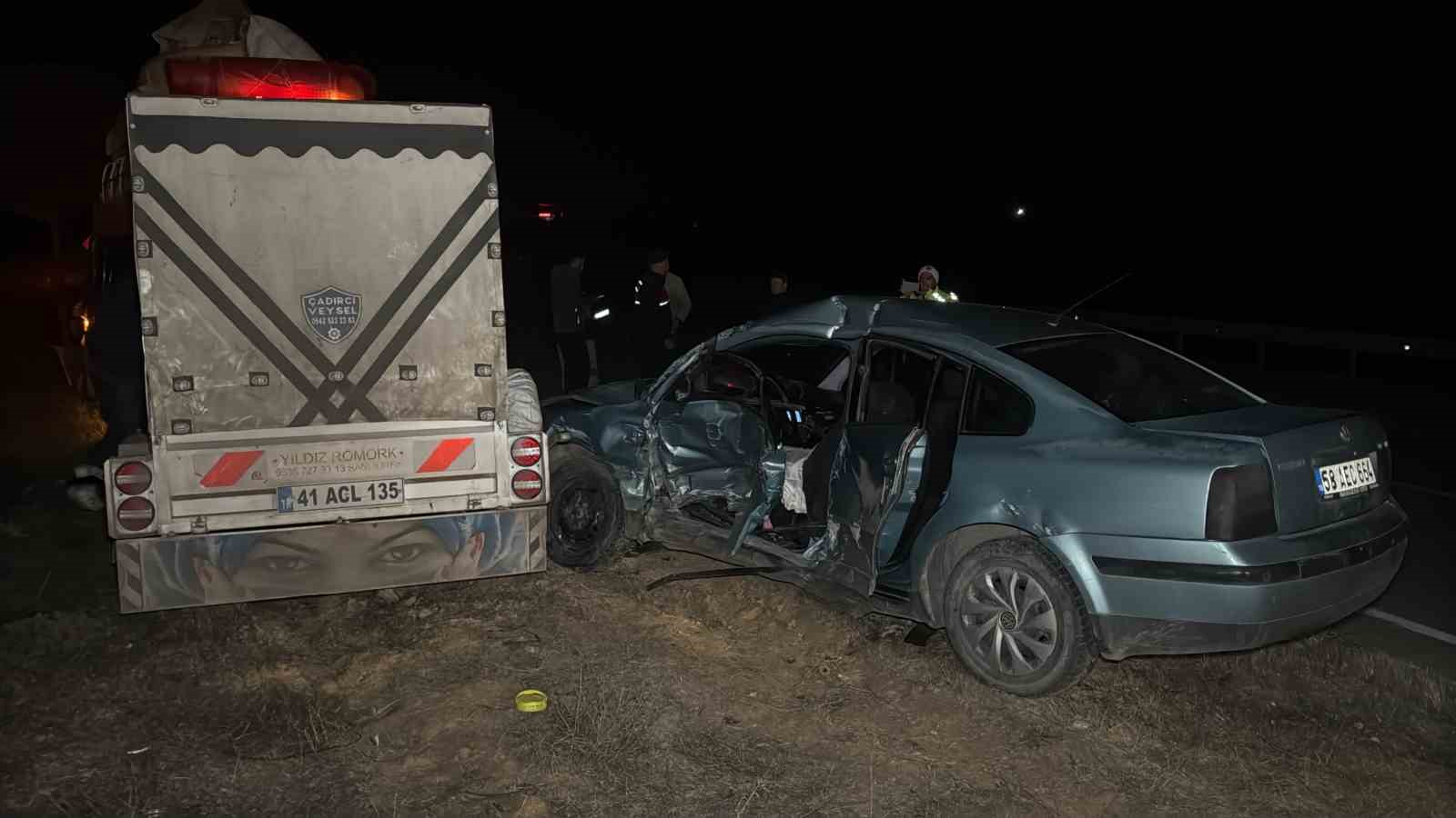 SİVAS’TA MEVSİMLİK İŞÇİLERİ TAŞIYAN MİNİBÜSLE OTOMOBİLİN ÇARPIŞMASI SONUCU MEYANA GELEN KAZADA 2 KİŞİ YARALANDI.