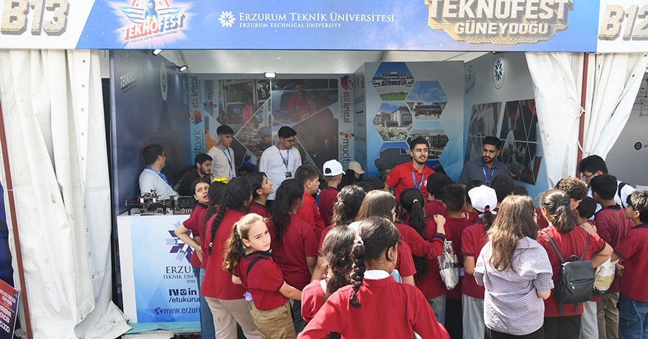 ERZURUM TEKNİK ÜNİVERSİTESİ (ETÜ), 30 EYLÜL-4 EKİM 2026 TARİHLERİNDE DÜZENLENEN TEKNOFEST GÜNEYDOĞU 2026’DA MUCİTPARK STEM UYGULAMA VE ARAŞTIRMA MERKEZİ İLE TEKNOLOJİ TAKIMLARININ ÇALIŞMALARIYLA YERİNİ ALDI.