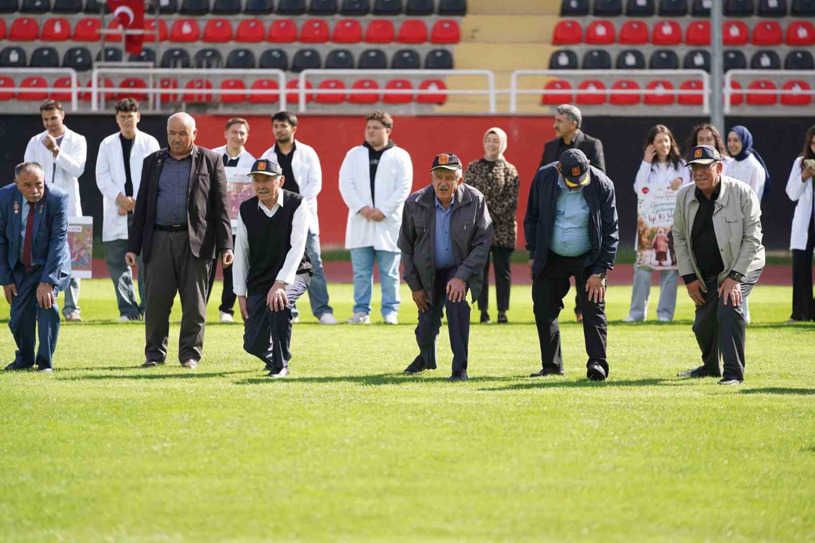 KASTAMONU'DA "1 EKİM DÜNYA YAŞLILAR GÜNÜ" DOLAYISIYLA FARKINDALIK YÜRÜYÜŞÜ GERÇEKLEŞTİRİLDİ.