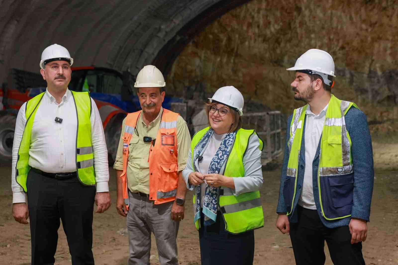 ŞAHİN VE AK PARTİ GRUP BAŞKAN VEKİLİ GÜL DÜLÜK-OSB TÜNELİNİ İNCELEDİ