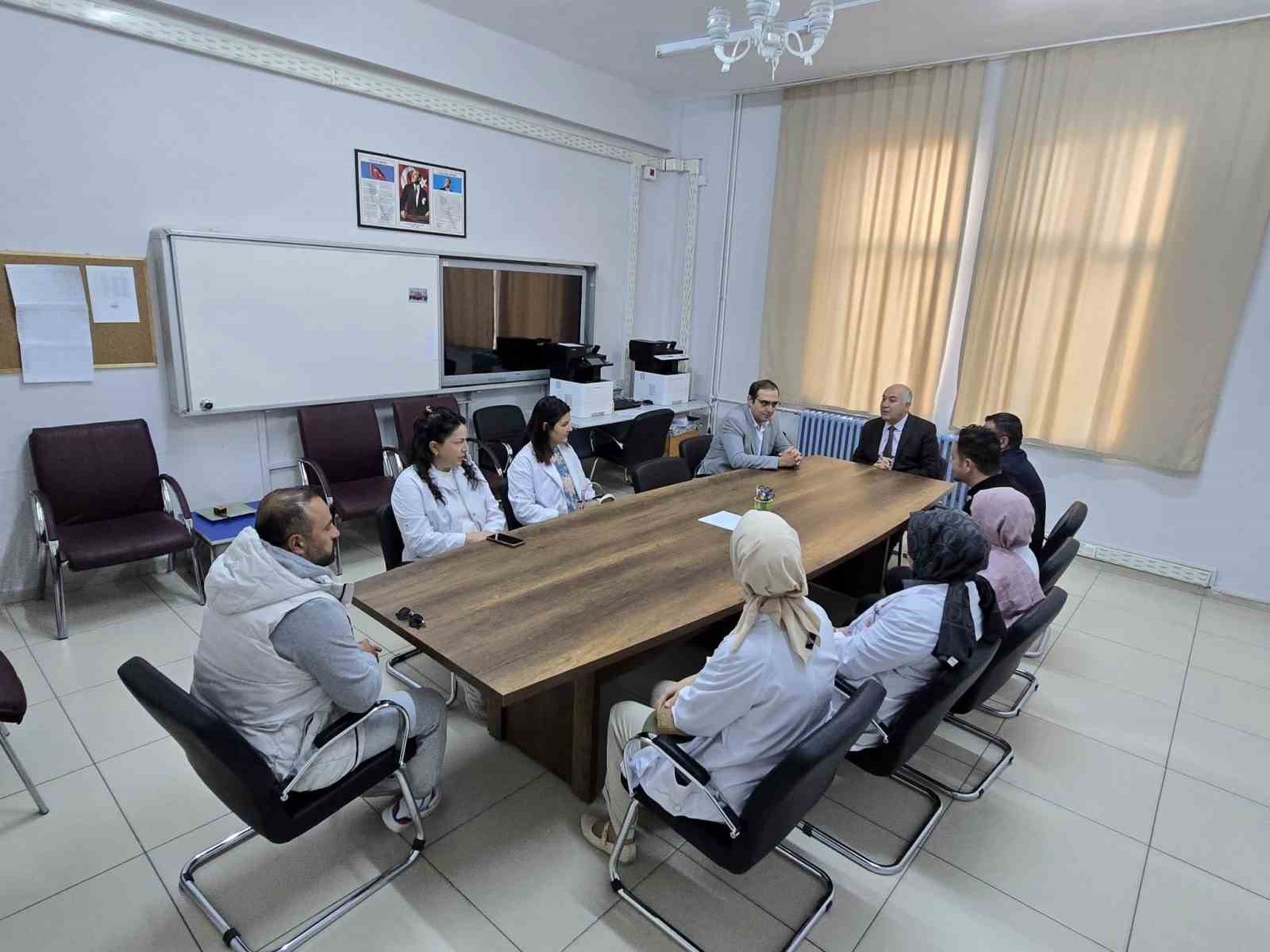 EMİRDAĞ İLÇE MİLLİ EĞİTİM MÜDÜRÜ GÜRKAN EMEKSİZ OKUL ZİYARETLERİNİ SÜRDÜRÜYOR