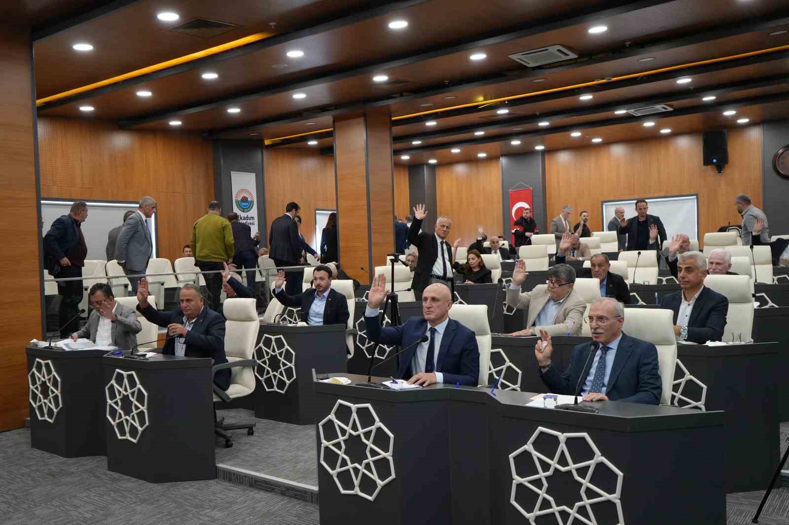 İLKADIM BELEDİYE MECLİSİ EKİM AYI İLK OTURUMU, BELEDİYENİN MECLİS TOPLANTI SALONUNDA İHSAN KURNAZ BAŞKANLIĞINDA YAPILDI.