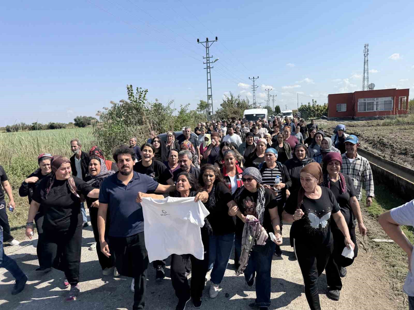 KUZEY KIBRIS TÜRK CUMHURİYETİ’NİN (KTKC) GİRNE KENTİ AÇIKLARINDA MEYDANA GELEN GEMİ FACİASININ ARDINDAN SÜRDÜRÜLEN ARAMA ÇALIŞMALARI KAPSAMINDA NAAŞI BULUNAN ÜNİVERSİTE ÖĞRENCİSİ ÖZGÜR GÖNÜL'ÜN CENAZESİ MERSİN'İN TARSUS İLÇESİNDE TOPRAĞA VERİLDİ.