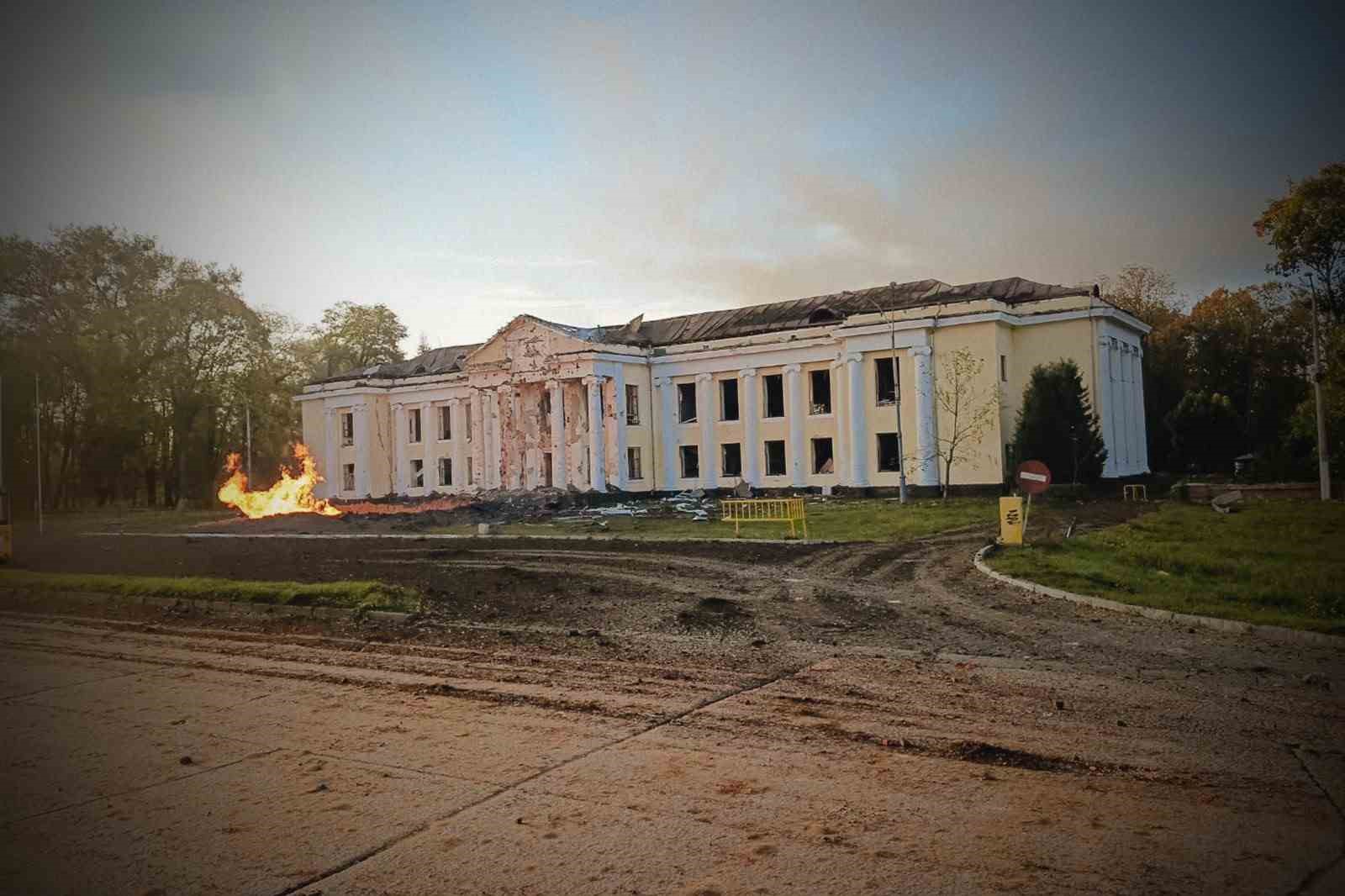 UKRAYNA DEVLET BAŞKANI VLADİMİR ZELENSKİY, "PUTİN'E DOĞUM GÜNÜ HEDİYESİ" İFADELERİNİ KULLANDIĞI AÇIKLAMASINDA, RUSYA'NIN UKRAYNA GENELİNİ 70 FÜZE VE ÇOK SAYIDA İNSANSIZ HAVA ARACI (İHA) İLE HEDEF ALDIĞINI BELİRTEREK, SALDIRILARDA EN AZ 11 KİŞİNİN HAYATINI KAYBETTİĞİNİ AÇIKLADI.