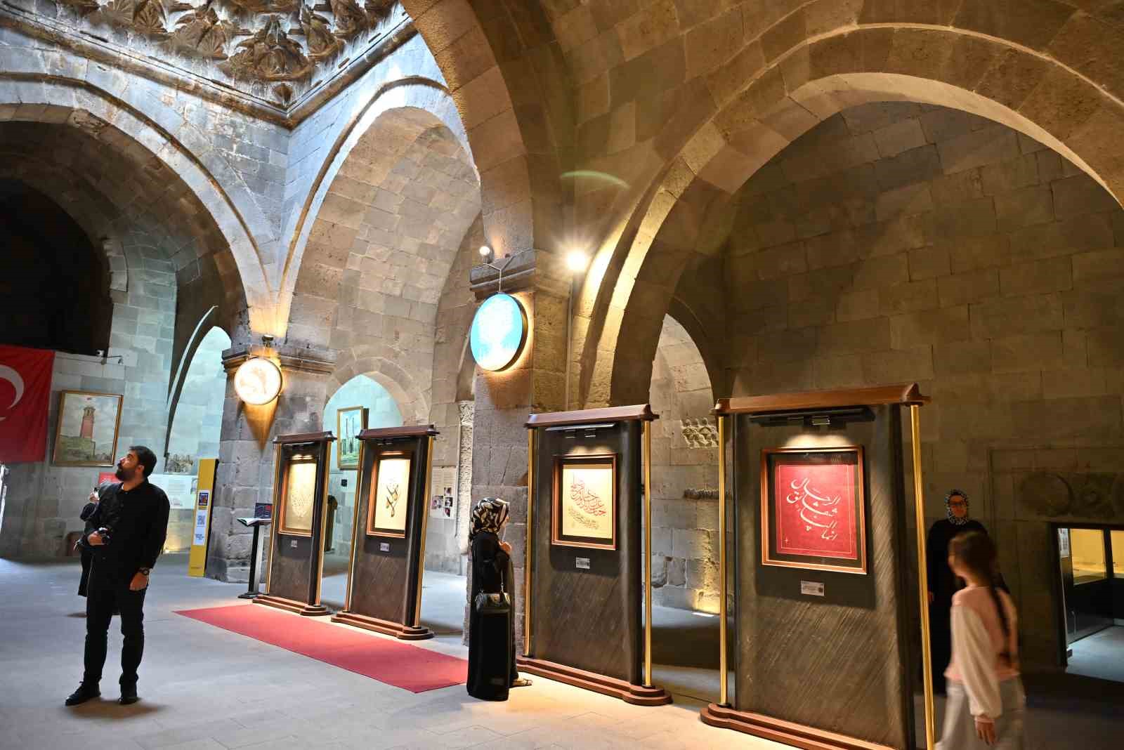 KÜLTÜR VE TURİZM BAKANLIĞI TARAFINDAN DÜZENLENEN ERZURUM KÜLTÜR YOLU FESTİVALİ, GELENEKSEL SANATLARDAN ÇOCUK ETKİNLİKLERİNE, SERGİLERDEN SİNEMA GÖSTERİMLERİNE UZANAN PROGRAMIYLA DEVAM ETTİ.