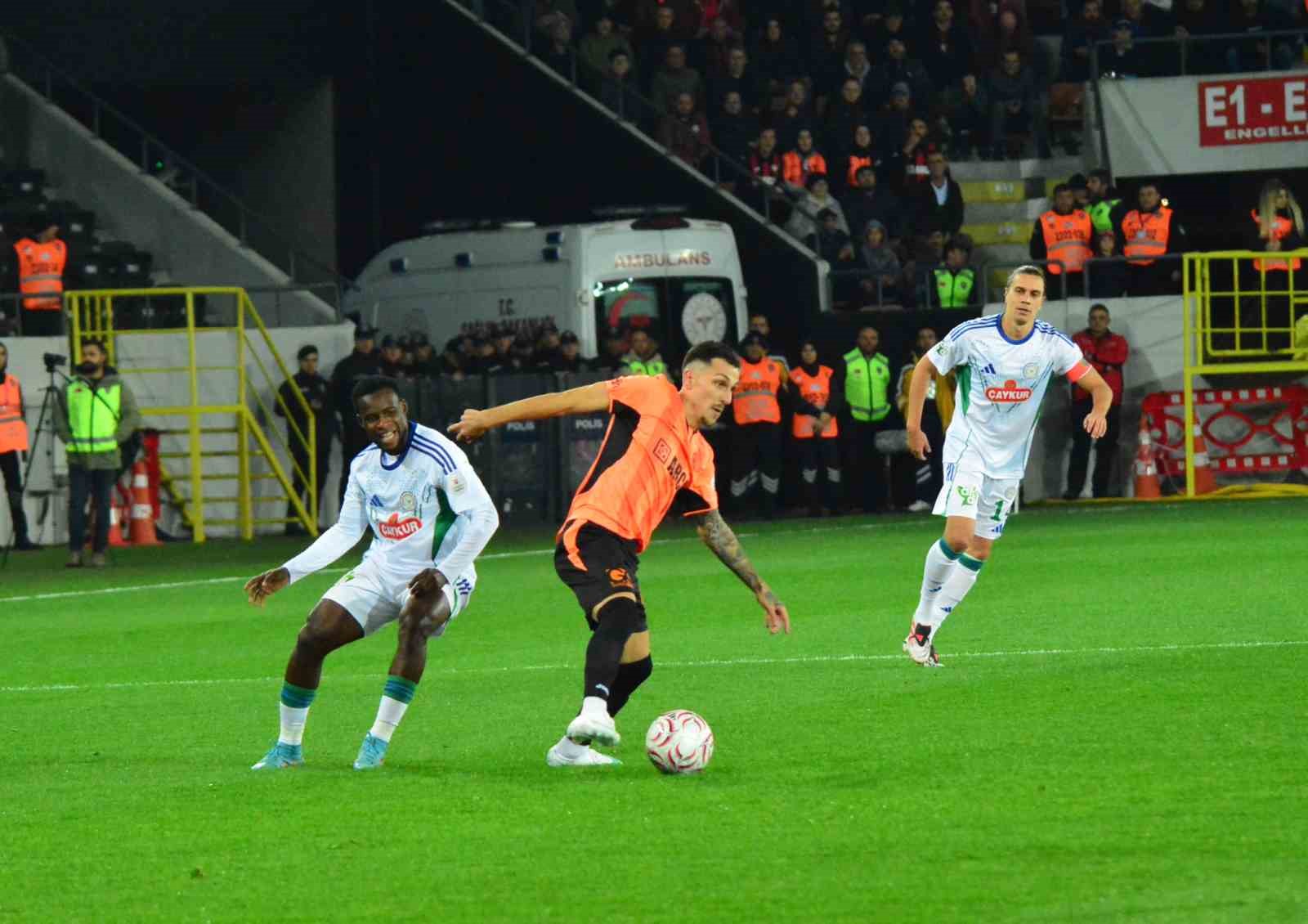 TRENDYOL SÜPER LİG'İN 8. HAFTASINDA ÇORUM FK, ÇAYKUR RİZESPOR’U KONUK EDİYOR. KARŞILAŞMADA 15 DAKİKA GOLSÜZ EŞİTLİKLE GEÇİLDİ.