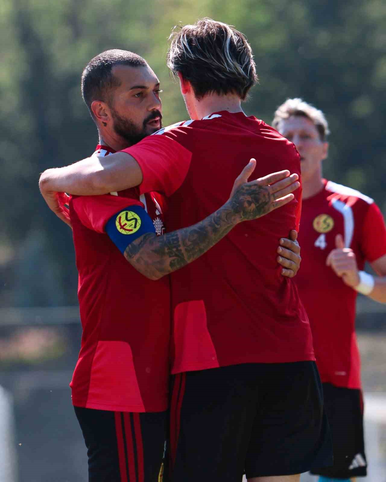 ESKİŞEHİRSPOR, ÇORLUSPOR İLE YAPTIĞI ANTRENMAN MAÇINDA 3-1'LİK SKORLA GALİP GELDİ.