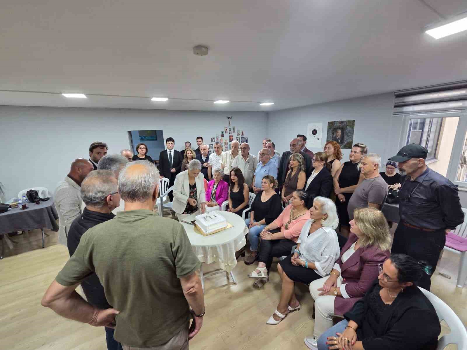 SAMSUN’DA YAŞAYAN SANATÇILARIN BİR ÇATI ALTINDA TOPLANDIĞI TÜRK SANAT MÜZİĞİ KOROSU, VERECEĞİ İLK KONSER ÖNCESİ KOKTEYL DÜZENLEDİ.