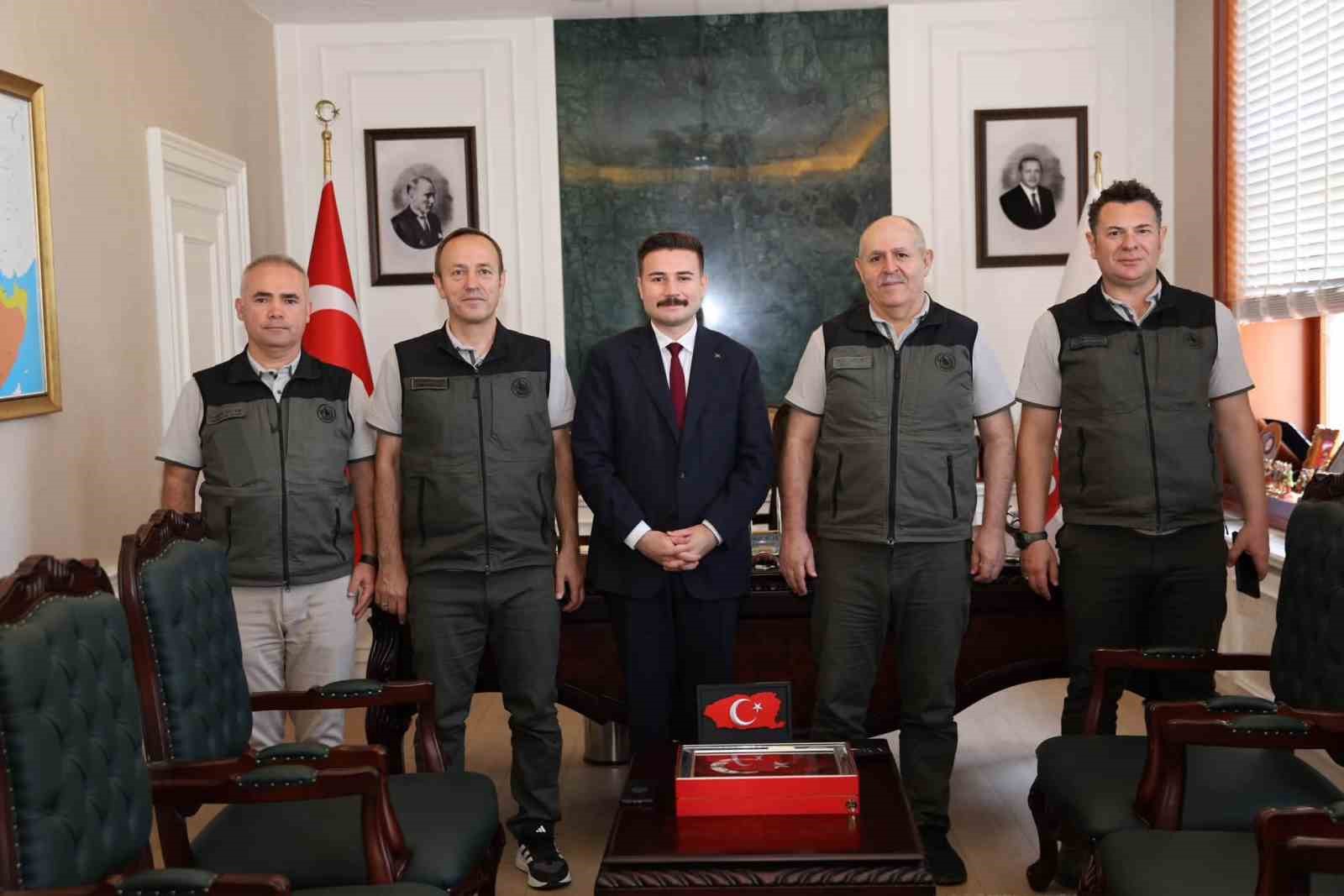 ÇANAKKALE'NİN GÖKÇEADA İLÇESİNDE ZENGİN ORMAN VARLIĞININ KORUNMASI, ORMAN YANGINLARIYLA MÜCADELE KAPSAMINDA YÜRÜTÜLEN ÇALIŞMALAR VE KURUMLAR ARASI KOORDİNASYON KONULARI MASAYA YATIRILDI