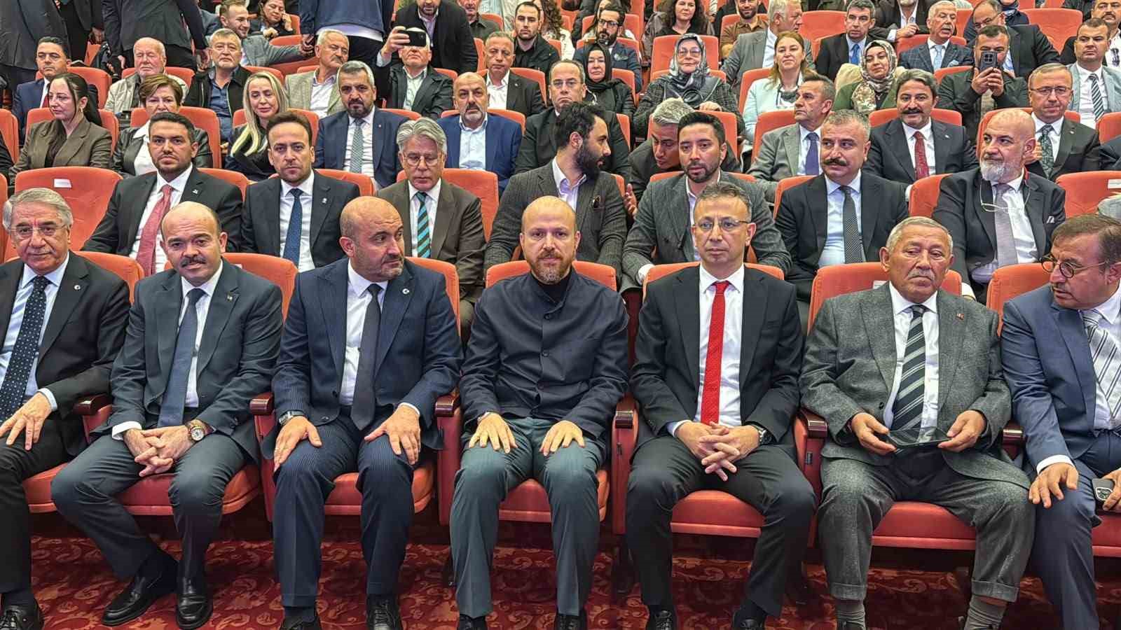 ESKİŞEHİR’DE AİLE ZİRVESİ, İLİM YAYMA VAKFI MÜTEVELLİ HEYETİ BAŞKANI NECMEDDİN BİLAL ERDOĞAN’IN KATILIMIYLA ESKİŞEHİR OSMANGAZİ ÜNİVERSİTESİ (ESOGÜ) KONGRE VE KÜLTÜR MERKEZİ'NDE DÜZENLENDİ.