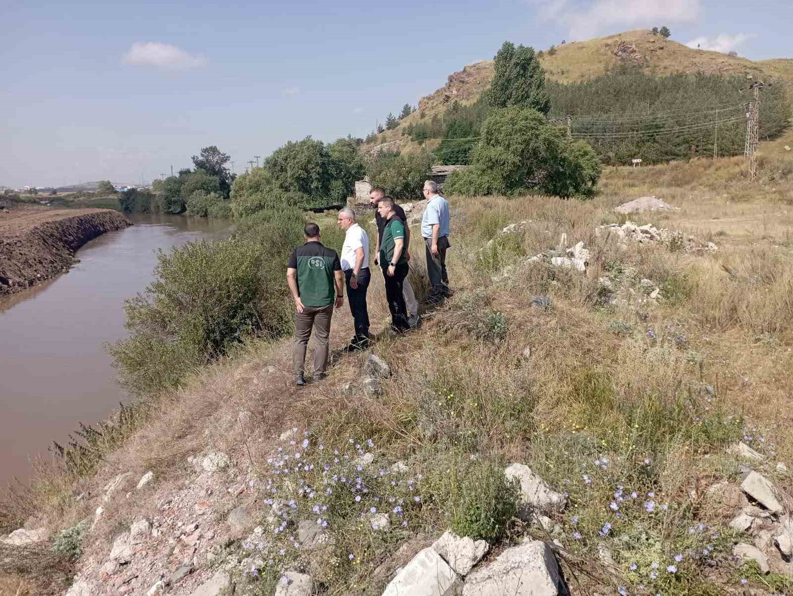 KARS’TA DSİ YATIRIMLARI YERİNDE İNCELENDİ: BÖLGE MÜDÜRÜ KOTAN ÇALIŞMALARI SAHADA DEĞERLENDİRDİ(KARS-İHA)