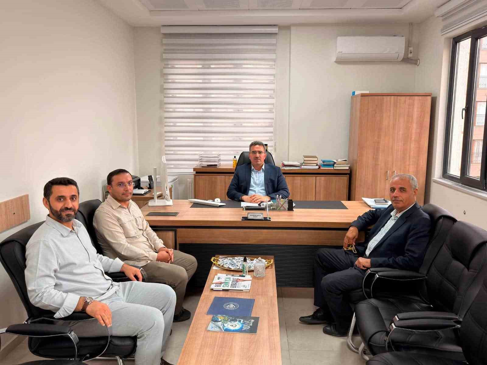 ŞIRNAK İL MÜFTÜLÜĞÜ, 1-7 EKİM CAMİLER VE DİN GÖREVLİLERİ HAFTASI DOLAYISIYLA KURUM PERSONELİ, DİN GÖREVLİLERİ VE KUR’AN KURSU ÖĞRETİCİLERİNİ ZİYARET EDEREK HAFTALARINI KUTLADI.