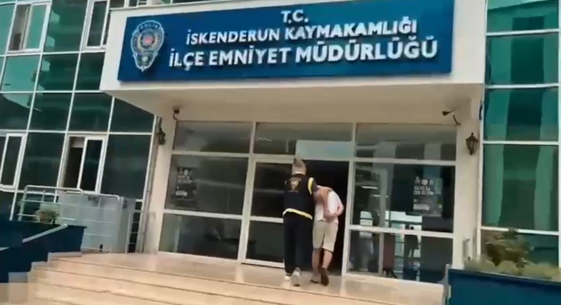 HATAY EMNİYET MÜDÜRLÜĞÜ EKİPLERİ, İL GENELİNDE ARANAN ŞAHISLARIN YAKALANMASINA YÖNELİK ÇALIŞMA GERÇEKLEŞTİRDİ.