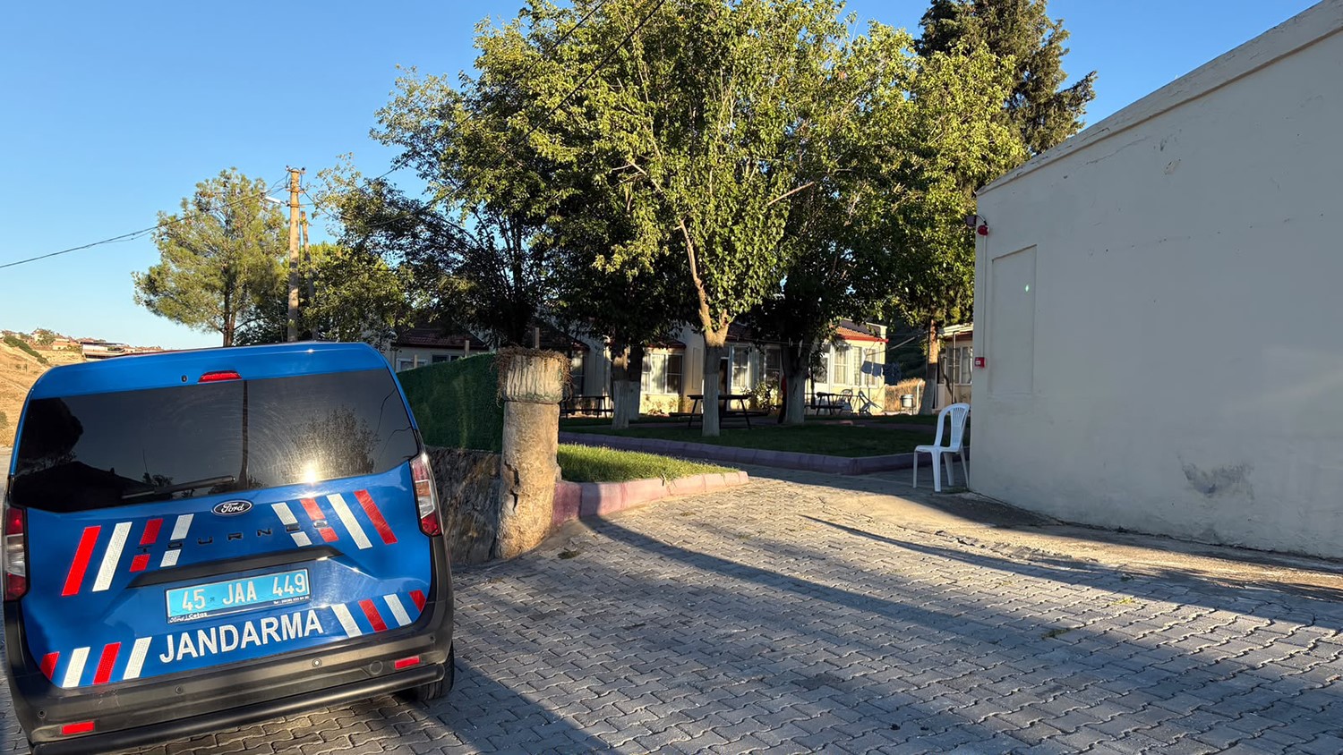 MANİSA’NIN KULA İLÇESİNDE KULA BELEDİYESİ’NE AİT EMİR KAPLICALARI’NDA MEYDANA GELEN OLAYDA, 65 YAŞINDAKİ SEVİM YILMAZ, KONAKLADIĞI ODANIN İÇERİSİNDE BULUNAN HAVUZDA HAYATINI KAYBETTİ.