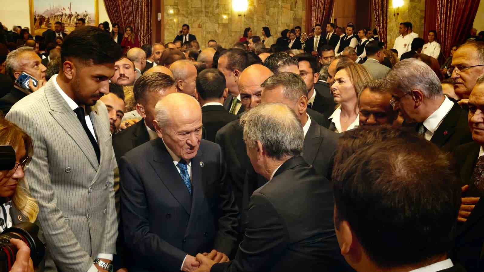 MİLLİYETÇİ HAREKET PARTİSİ (MHP) GENEL BAŞKANI DEVLET BAHÇELİ TERÖRSÜZ TÜRKİYE SÜRECİNE İLİŞKİN, "YENİ PARTİ, SAYIN CUMHURBAŞKANIMIZ SALONDAYKEN AYRILMASI SİYASİ AÇIDAN ÇOK DOĞRU OLMAMIŞTIR" DEDİ.