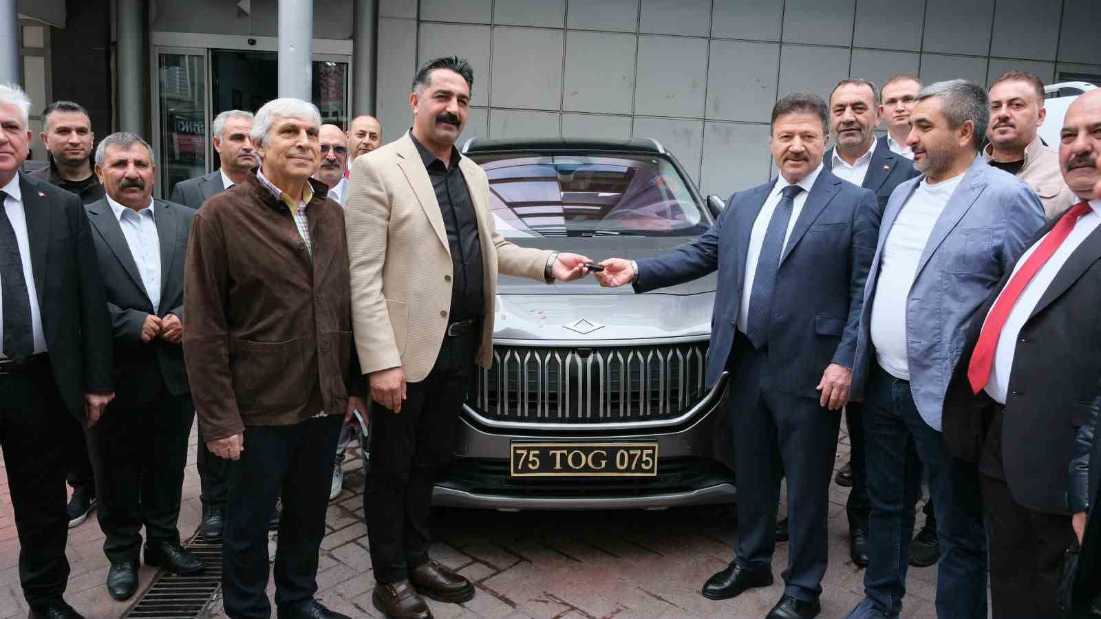 TÜRKİYE ESNAF VE SANATKARLARI KONFEDERASYONU (TESK) GENEL BAŞKANI MEHMET YİĞİNER, "YERLİ VE MİLLİ İMKANLARIMIZI ESNAF VE SANATKARLARIMIZIN HİZMETİYLE BULUŞTURMAYA DEVAM EDECEĞİZ" DEDİ.