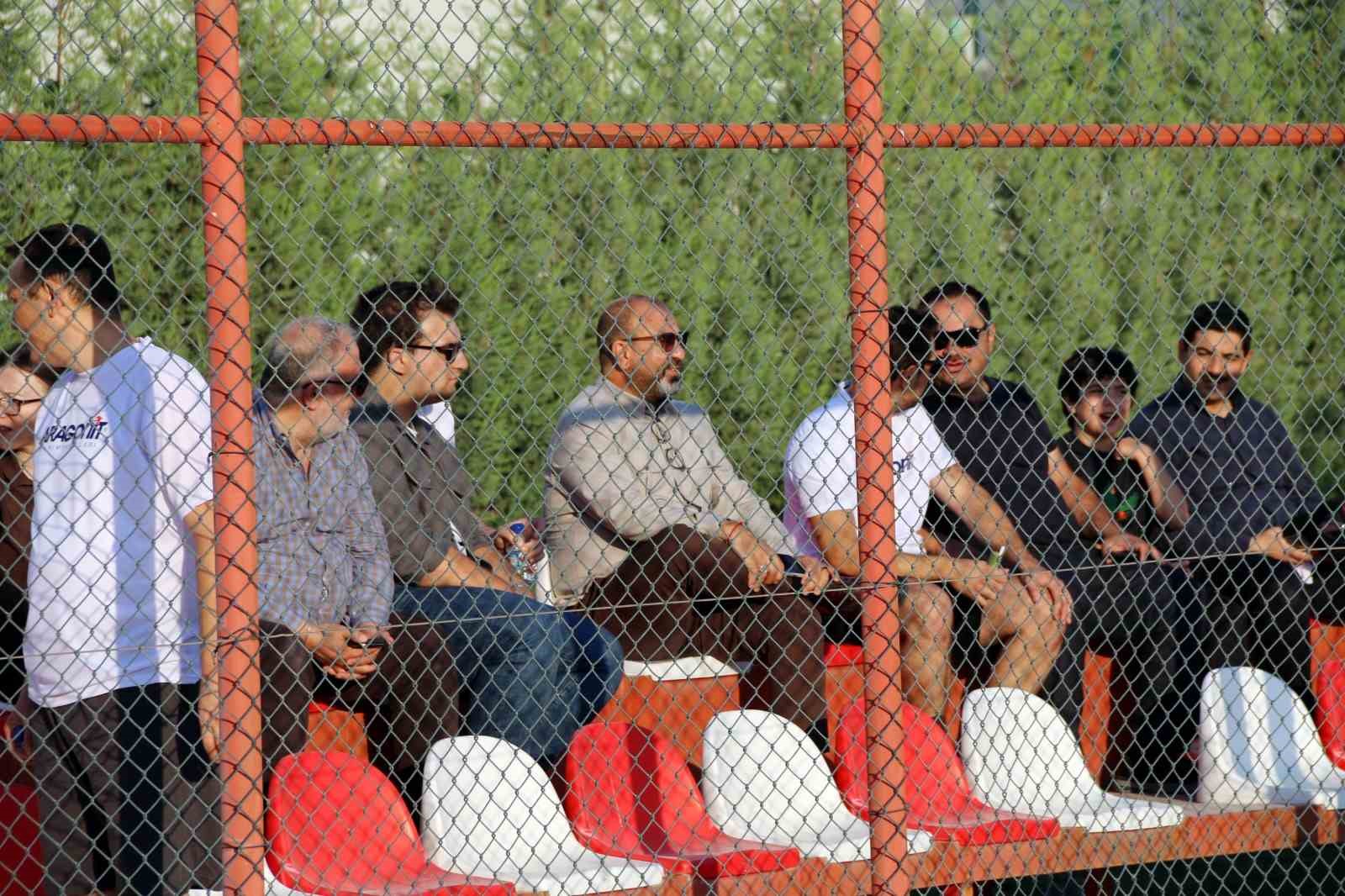 KÜTAHYA ORGANİZE SANAYİ BÖLGESİ (OSB) YÖNETİM KURULU BAŞKANLIĞI TARAFINDAN DÜZENLENEN FİRMALAR ARASI VOLEYBOL TURNUVASI, ÇEKİŞMELİ MÜSABAKALARIN ARDINDAN TAMAMLANDI.