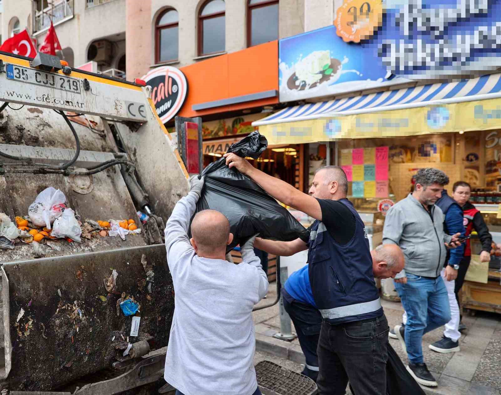 İZMİR'İN BUCA İLÇESİNDE BİR ŞARKÜTERİDE YAPILAN DENETİMDE, SON KULLANMA TARİHİ GEÇMİŞ TOPLAM 109,5 KİLOGRAM SÜT ÜRÜNÜ ELE GEÇİRİLDİ.