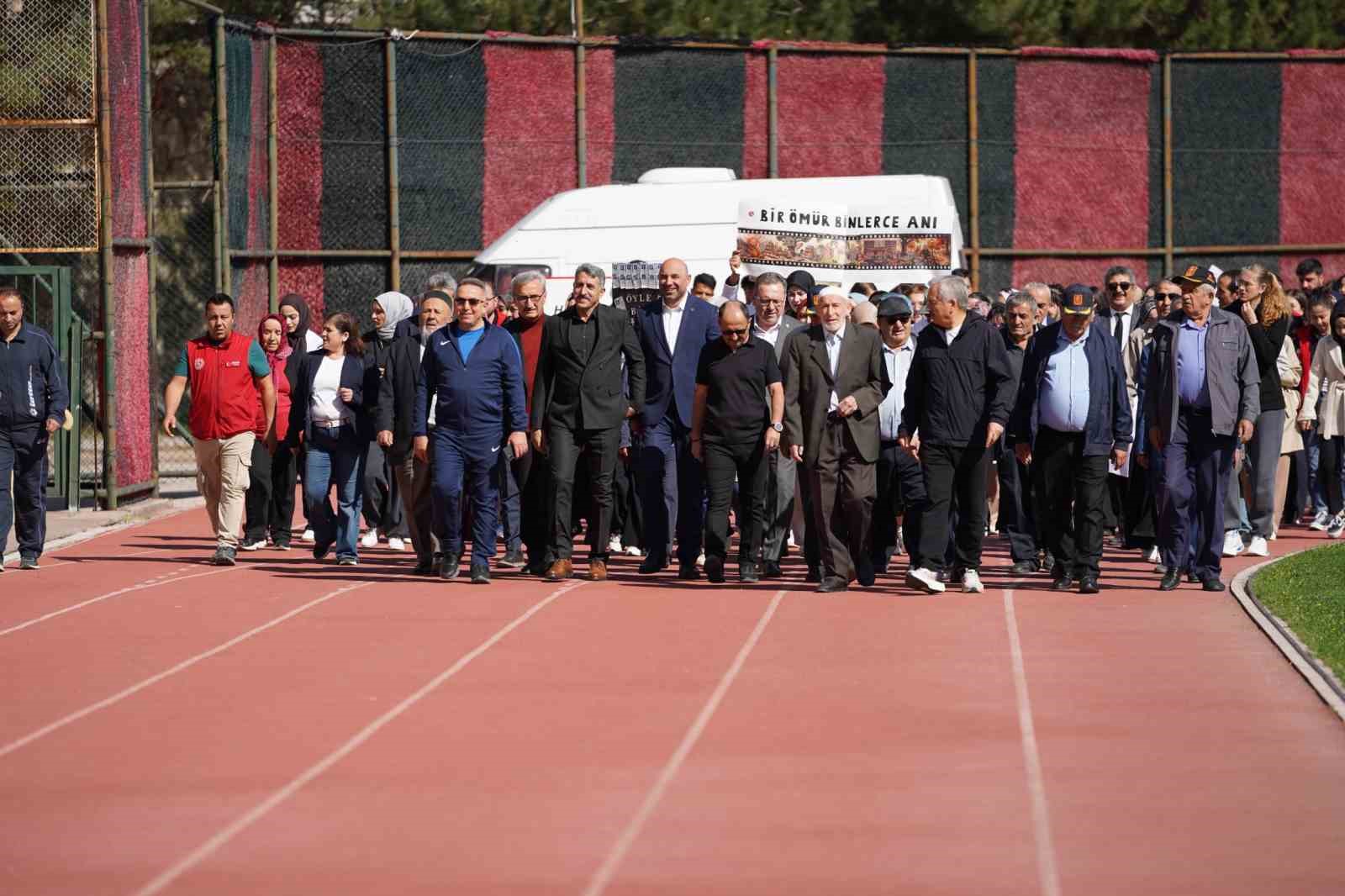 KASTAMONU'DA "1 EKİM DÜNYA YAŞLILAR GÜNÜ" DOLAYISIYLA FARKINDALIK YÜRÜYÜŞÜ GERÇEKLEŞTİRİLDİ.