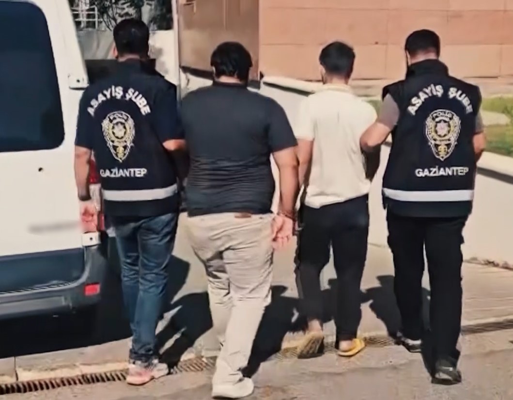GAZİANTEP'TE ÇEŞİTLİ SUÇLARDAN ARANAN ŞAHISLARIN YAKALANMASINA YÖNELİK YAPILAN OPERASYONLARDA 155 ŞÜPHELİ YAKALANDI.