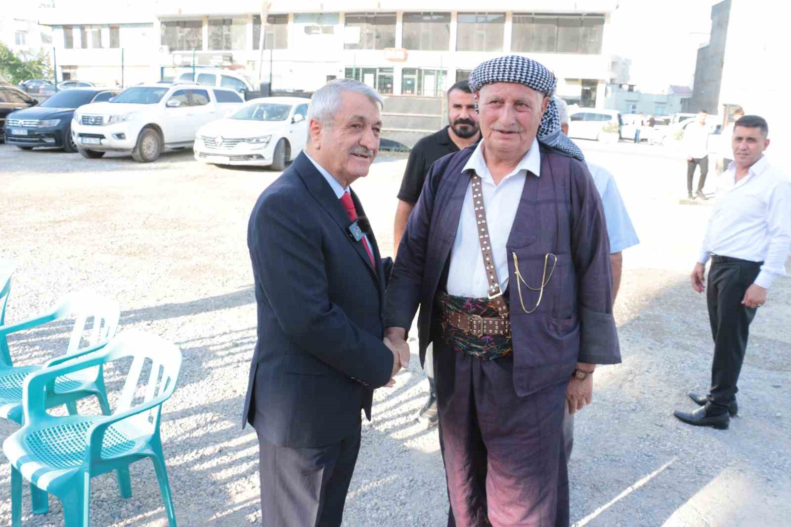 ŞIRNAK’TA KADİM AŞİRETLER FEDERASYONU İL BAŞKANLIĞI ÖNCÜLÜĞÜNDE BİR ARAYA GELEN AŞİRET LİDERLERİ, KANAAT ÖNDERLERİ VE SİVİL TOPLUM KURULUŞU TEMSİLCİLERİ, TBMM'DE KABUL EDİLEN "ÇERÇEVE YASA"YA DESTEK VERDİKLERİNİ AÇIKLADI.