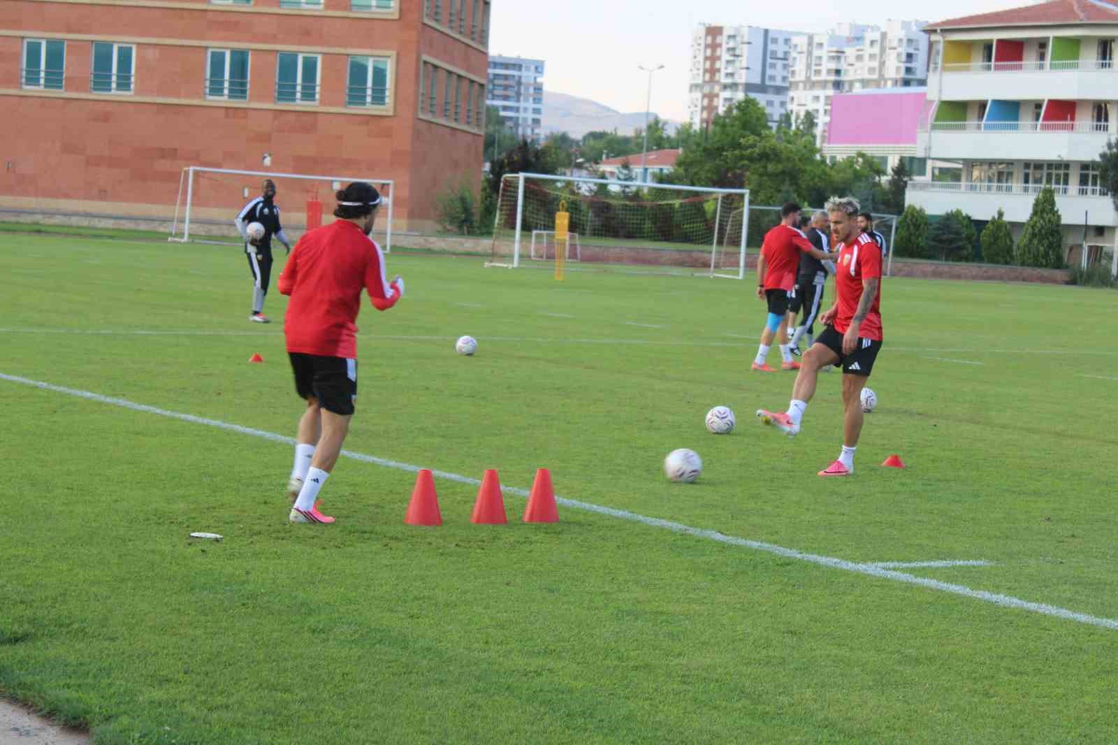 KAYSERİSPOR, TRENDYOL 1. LİG’İN 3. HAFTASINDA IĞDIR FK İLE OYNAYACAĞI KARŞILAŞMANIN HAZIRLIKLARINI SÜRDÜRDÜ