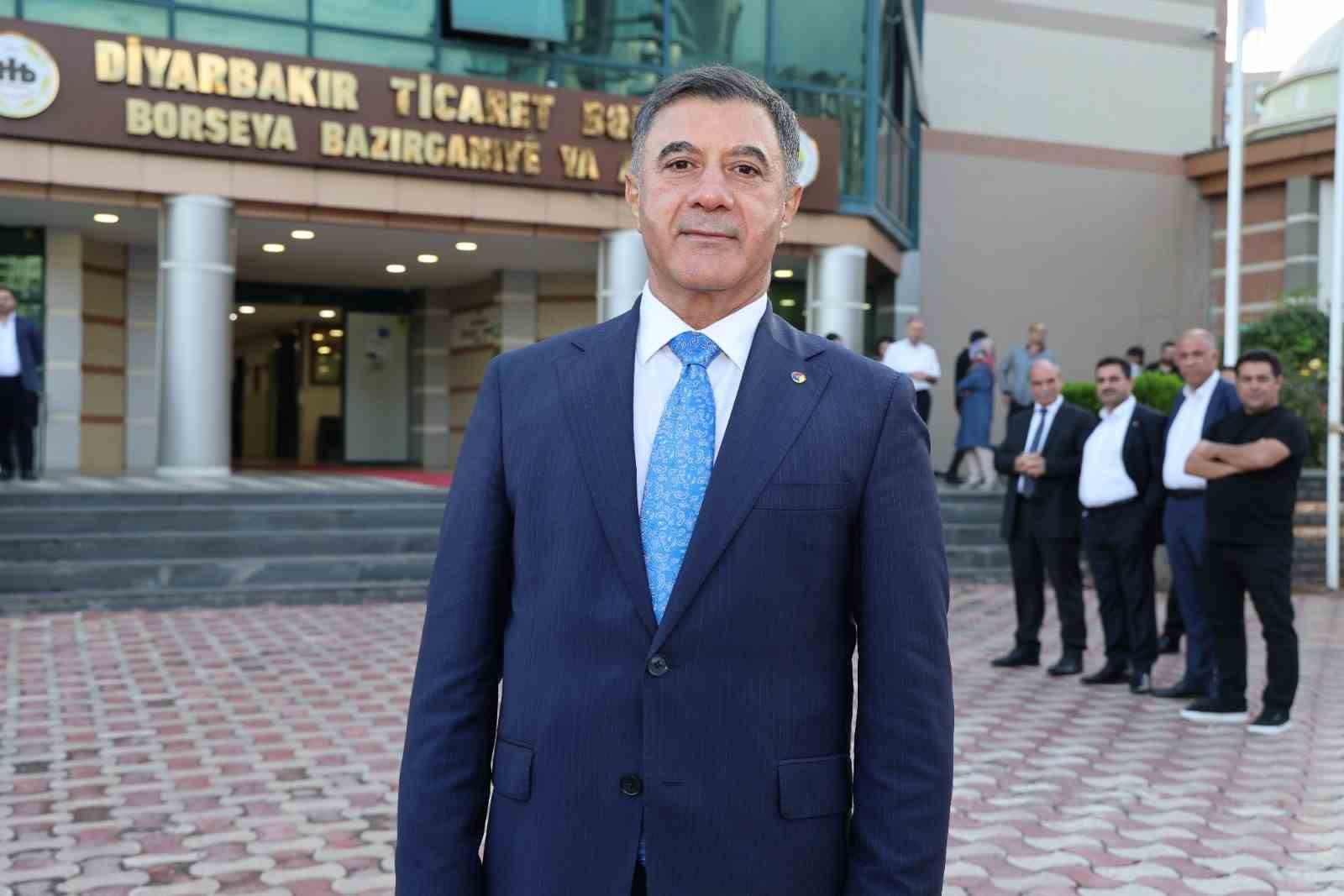 DİYARBAKIR TİCARET BORSASININ SEÇİMLERİ TAMAMLANDI. BEYAZ LİSTE İLE TEK LİSTE HALİNDE SEÇİME GİREN MEVCUT YÖNETİM KURULU BAŞKANI ENGİN YEŞİL VE YÖNETİMİ, KULLANILAN 219 OYUN TAMAMINI ALARAK YENİDEN GÖREVE SEÇİLDİ. BÖYLECE YEŞİL, ÜYELERİN DESTEĞİNİ ALARAK GÜVEN TAZELEDİ.